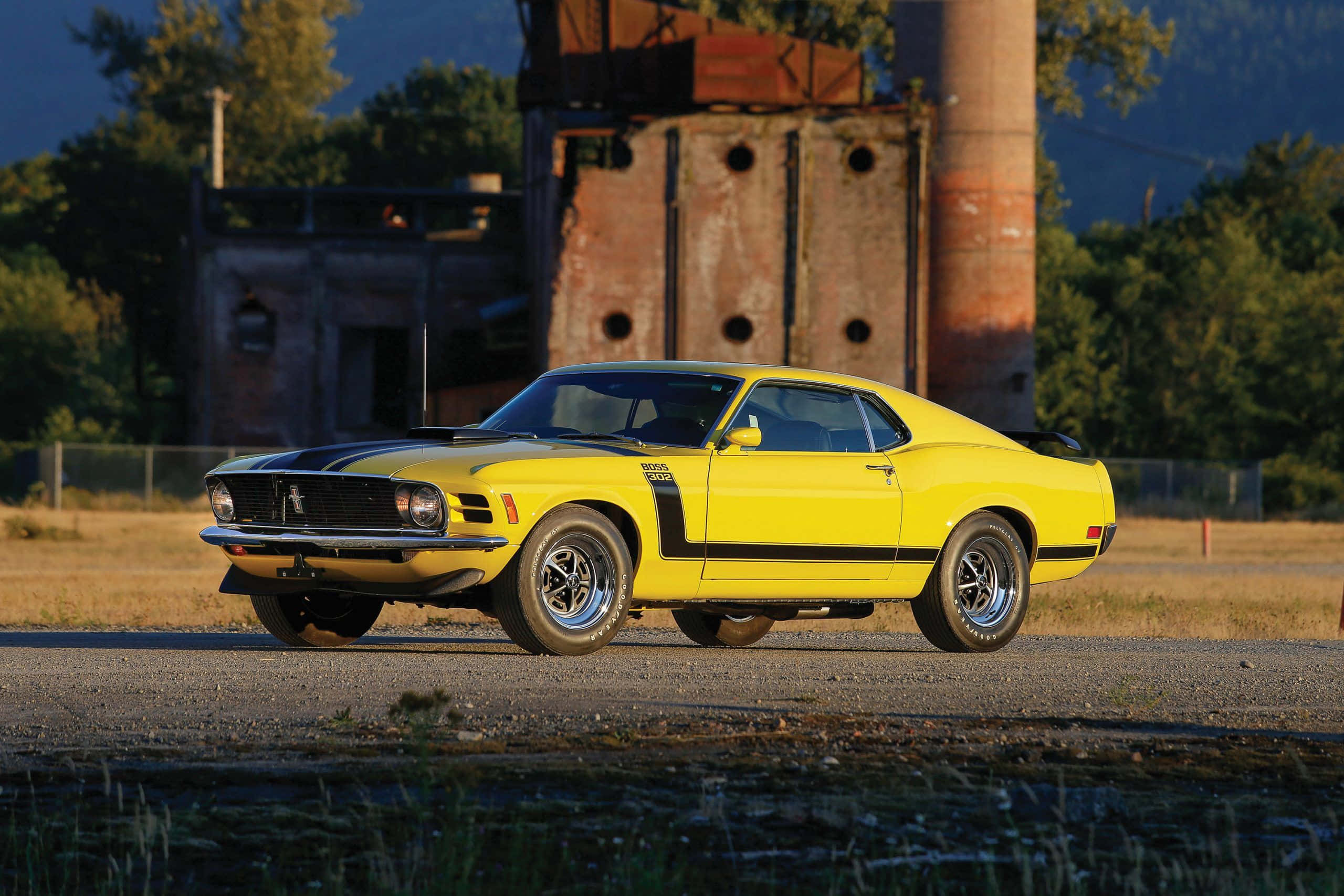 Ford Mustang Boss 302, vibrant yellow, black stripes, 2K Desktop Wallpaper