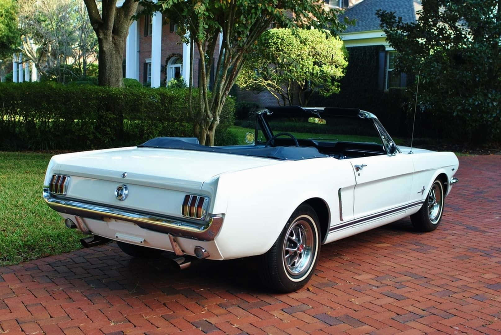 Ford Mustang GT Convertible, white, red brick driveway, HD Desktop Wallpaper