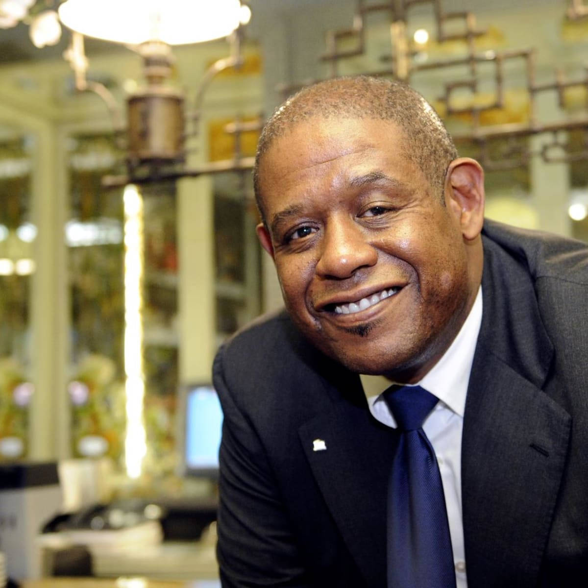Forest Whitaker, dark suit, blue tie, SD Desktop Wallpaper