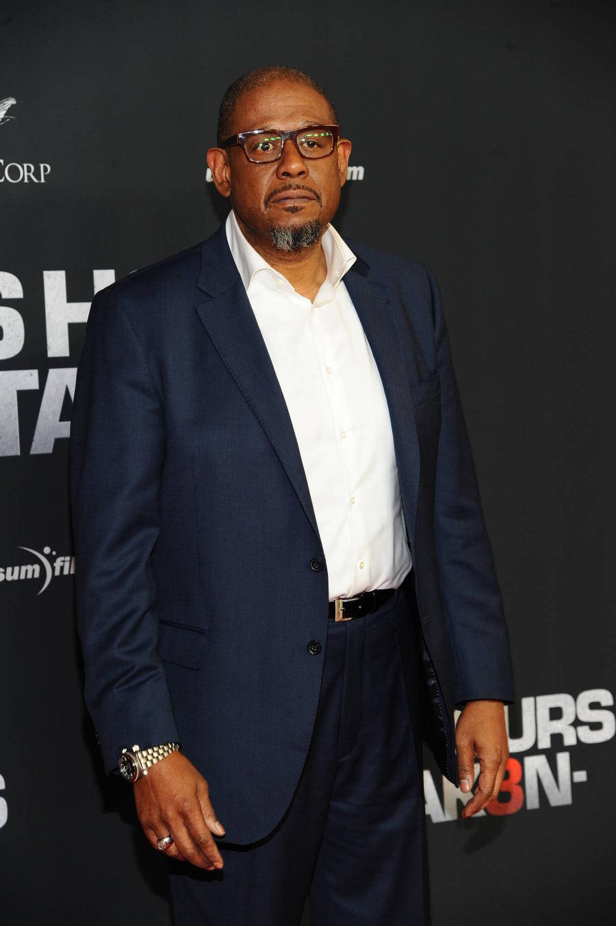 Forest Whitaker, navy suit, white shirt, HD Phone Wallpaper