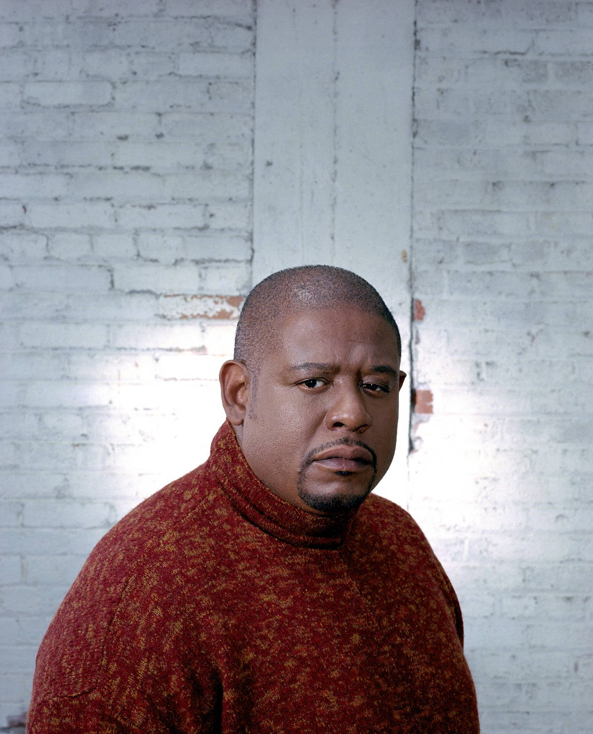 Forest Whitaker, red patterned turtleneck, white brick wall, HD Phone Wallpaper