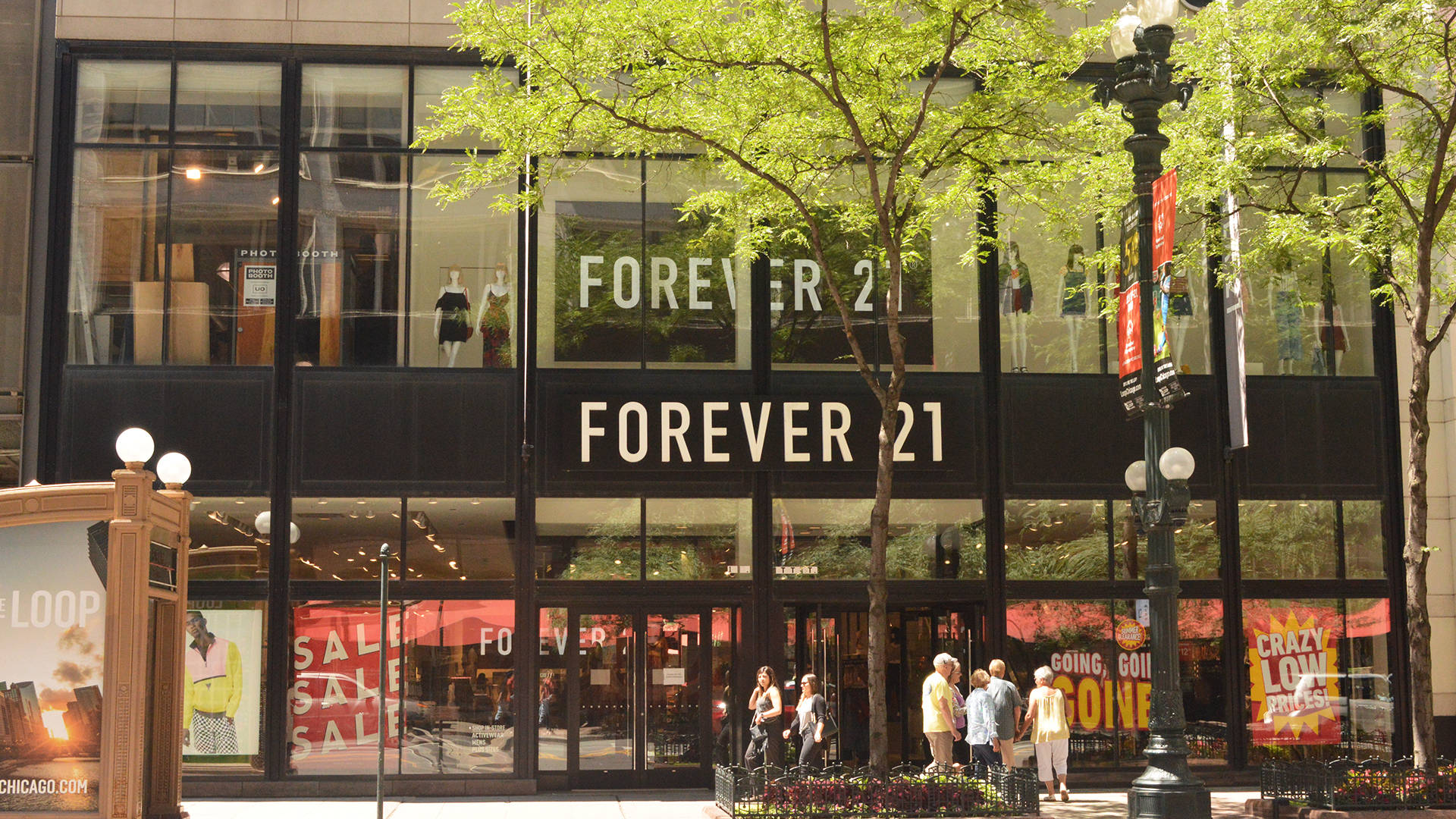 Forever 21, sunny urban street scene, glass windows, Full HD Desktop Wallpaper