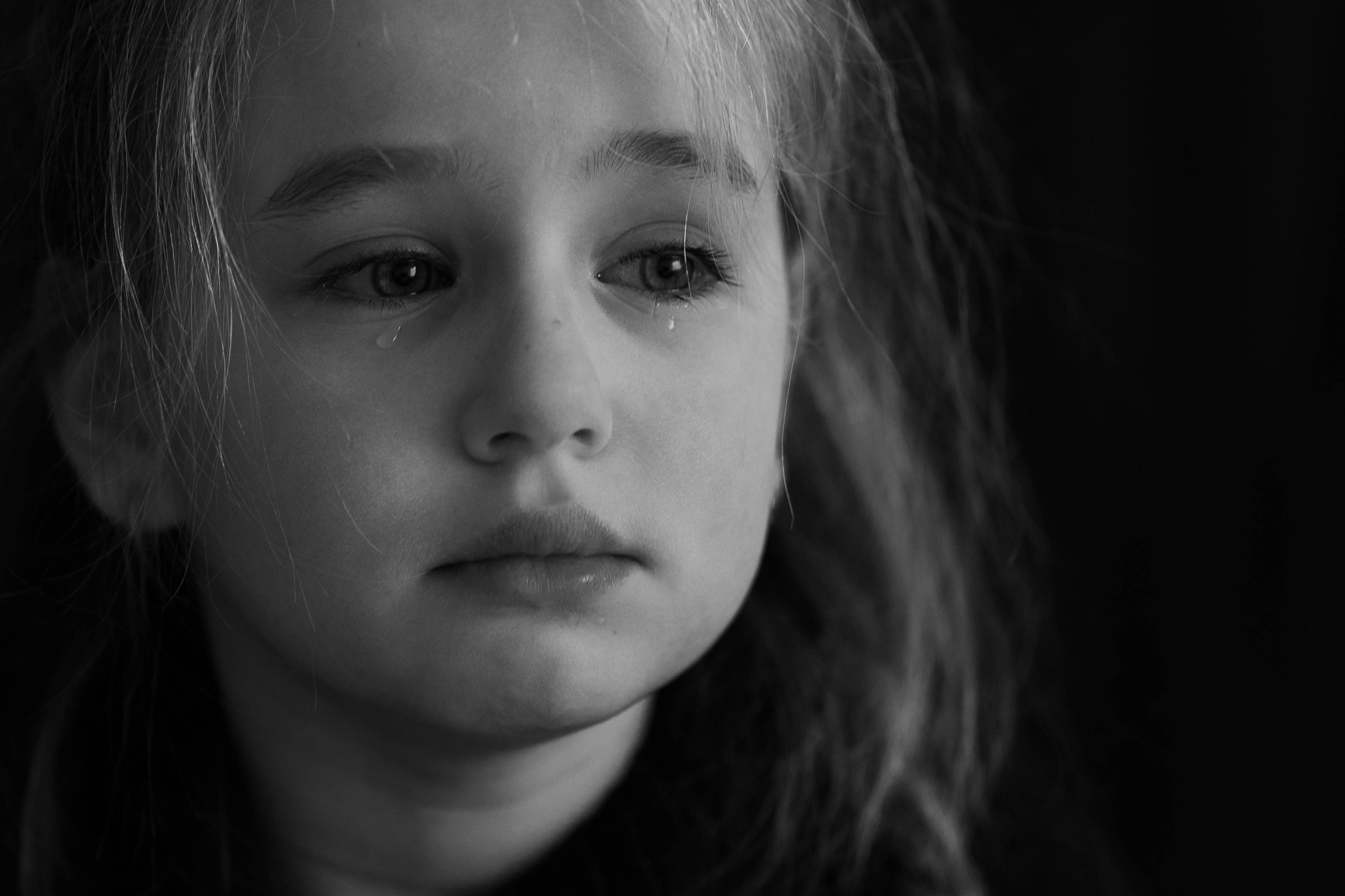 Forever Alone, black and white, close-up, 2K Desktop Wallpaper