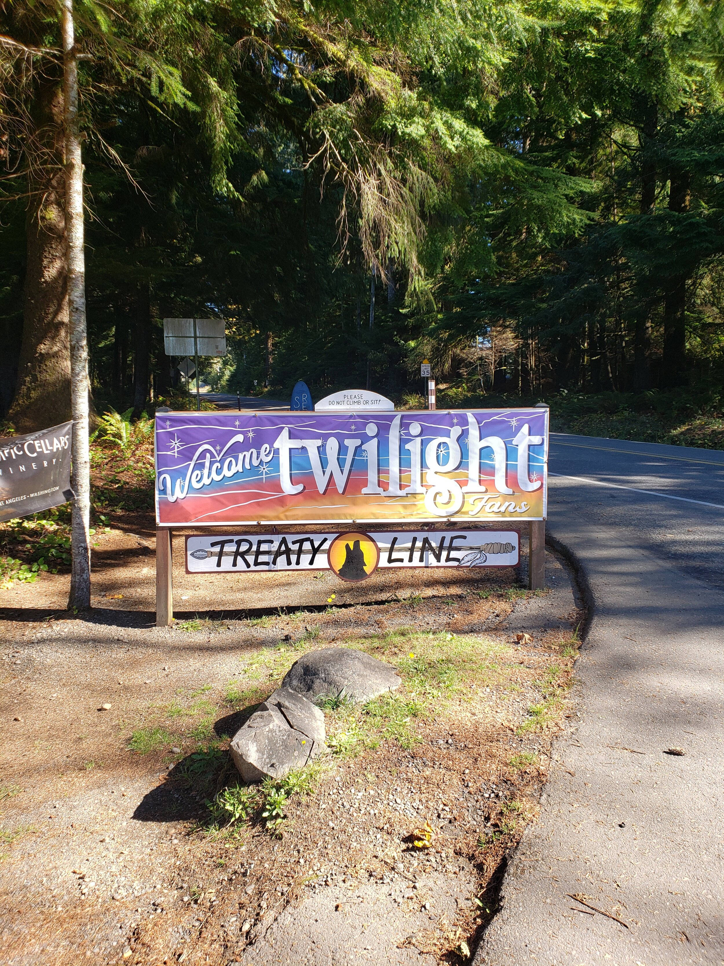 Forks Washington, Twilight, fans welcome sign, 2K Phone Wallpaper