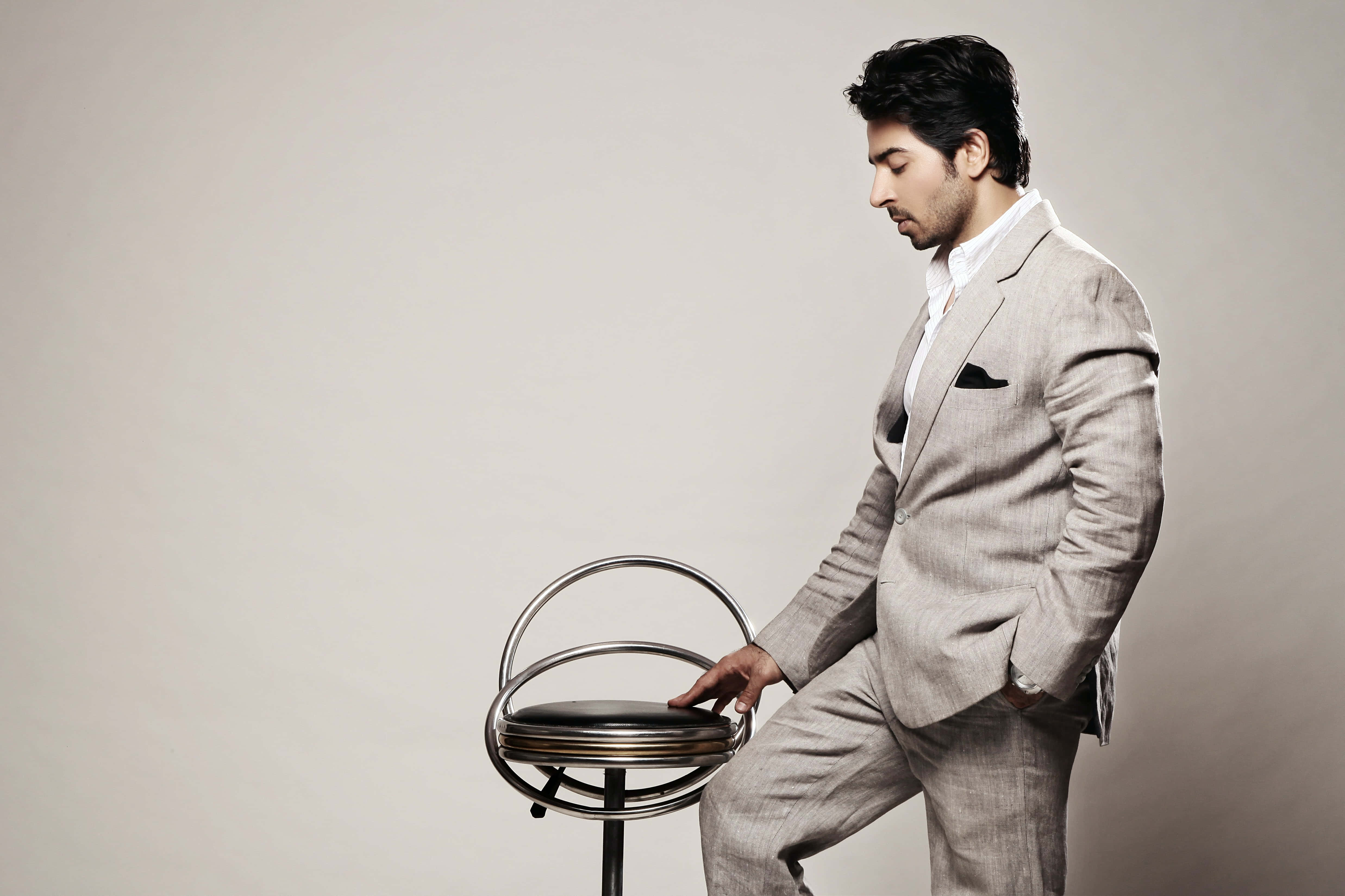 cream color formal wear, light gray suit, modern metal stool, 4K Desktop Wallpaper