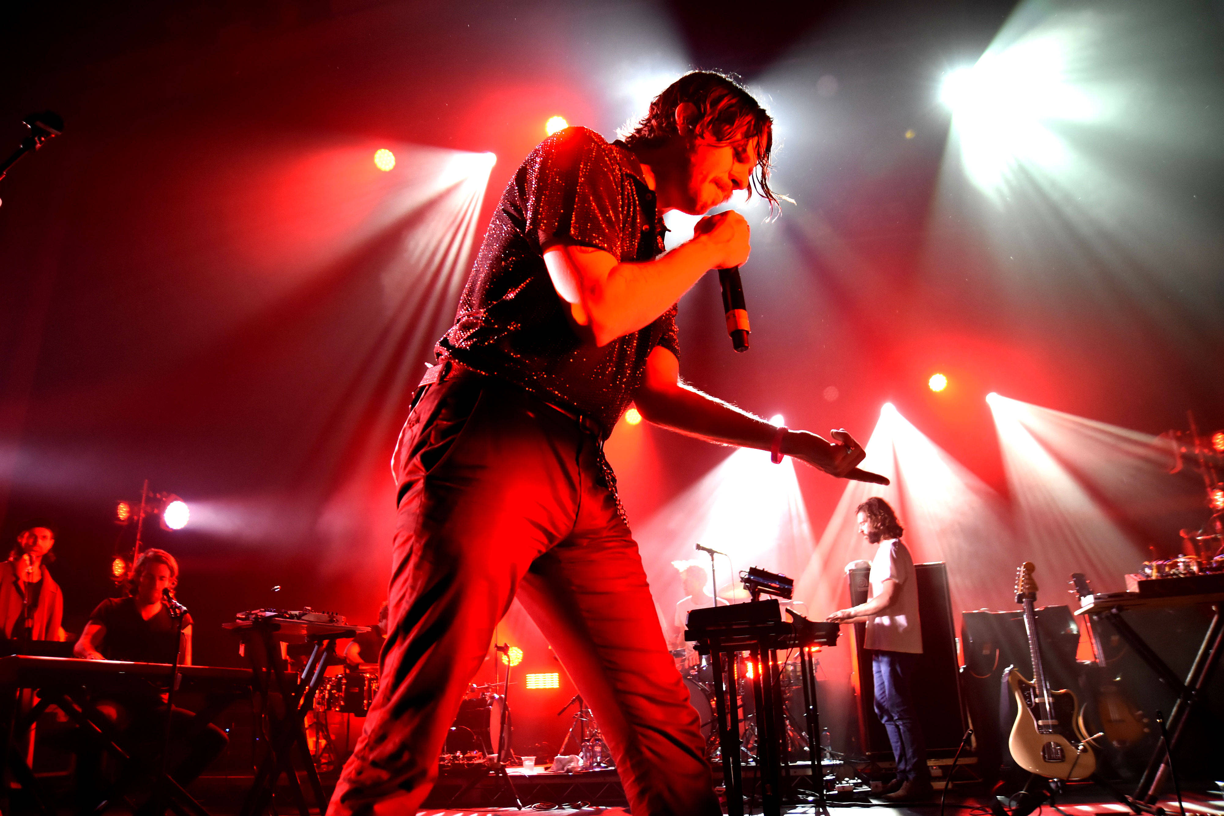 Foster the People, red and white spotlights, stage, 4K Desktop Wallpaper