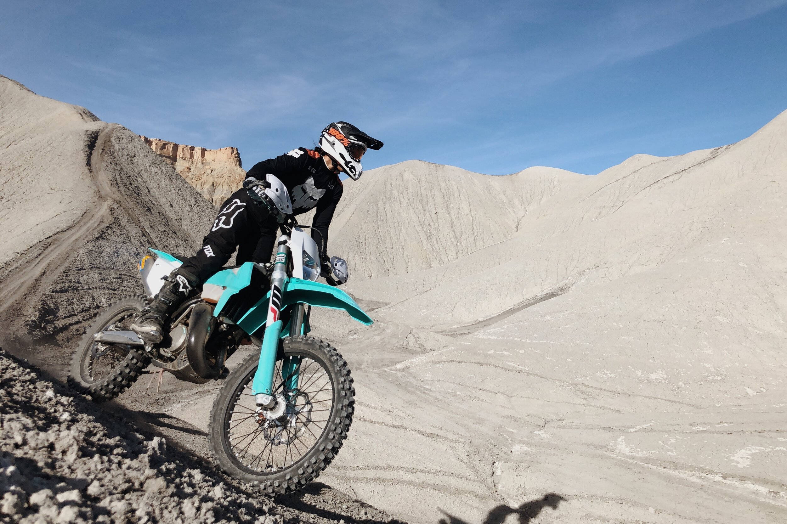 Fox Dirt Bike, turquoise dirt bike, arid canyon, Full HD Desktop Wallpaper