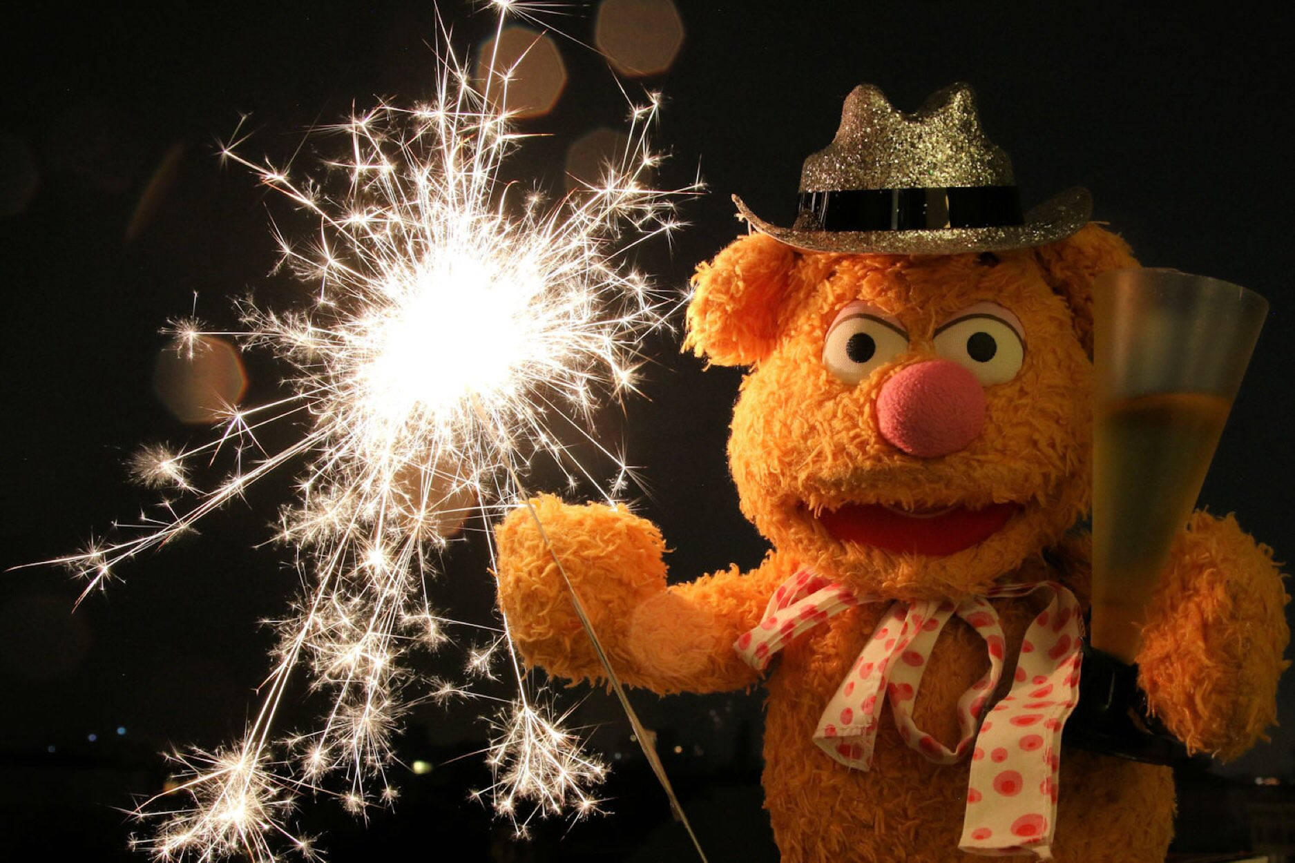 Fozzie Bear, glittery hat, polka dot scarf, HD Desktop Wallpaper