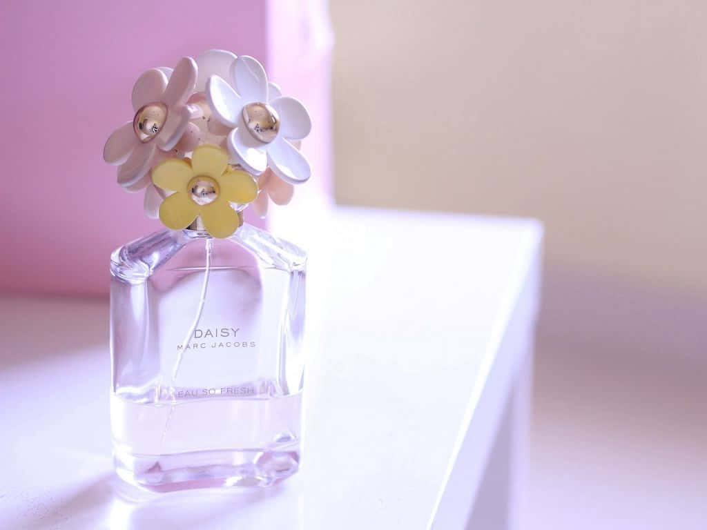 fragrance, daisy-shaped cap, clear glass perfume bottle, SD Desktop Wallpaper