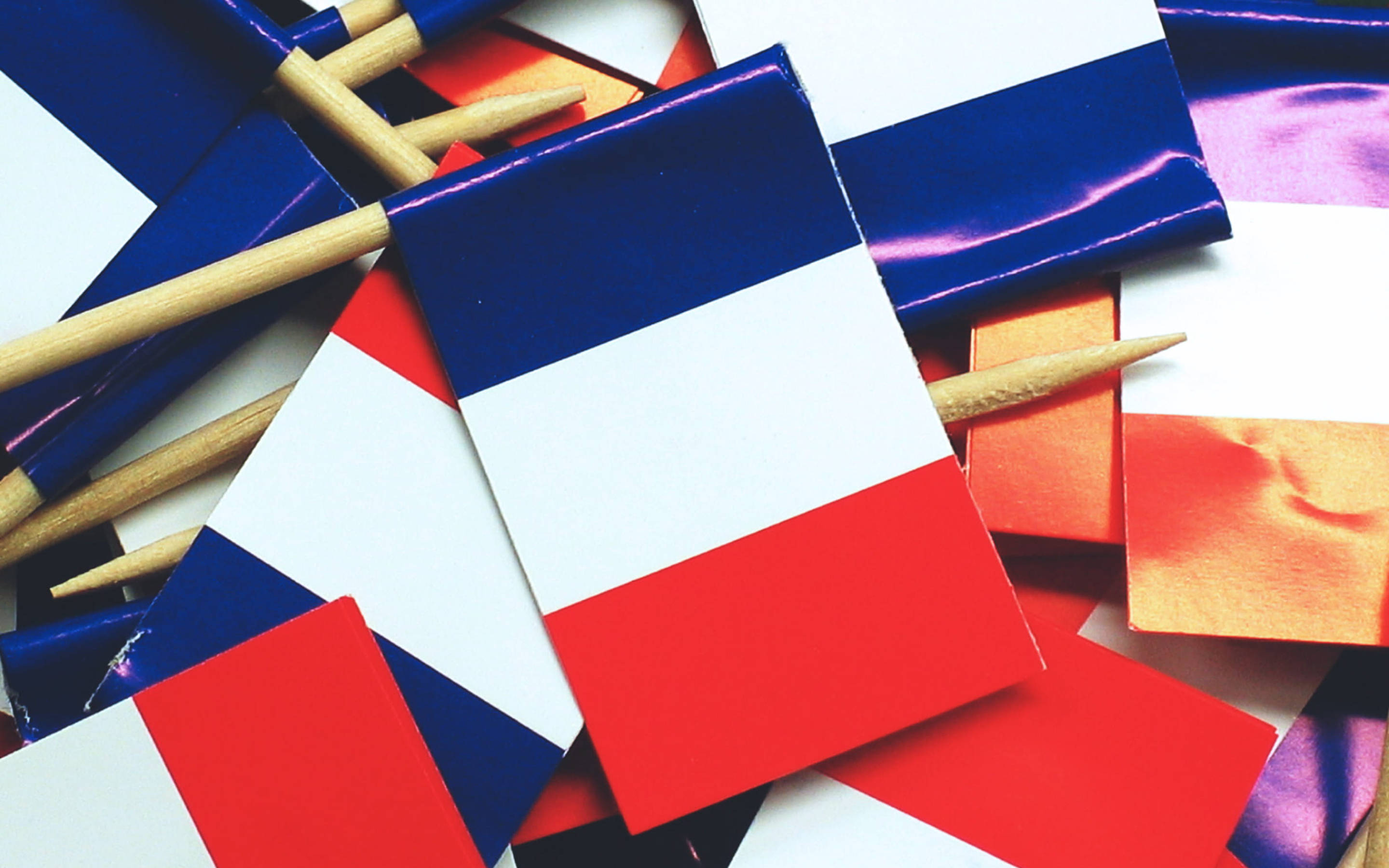 France flag, wooden sticks, metallic paper scraps, 2K Desktop Wallpaper