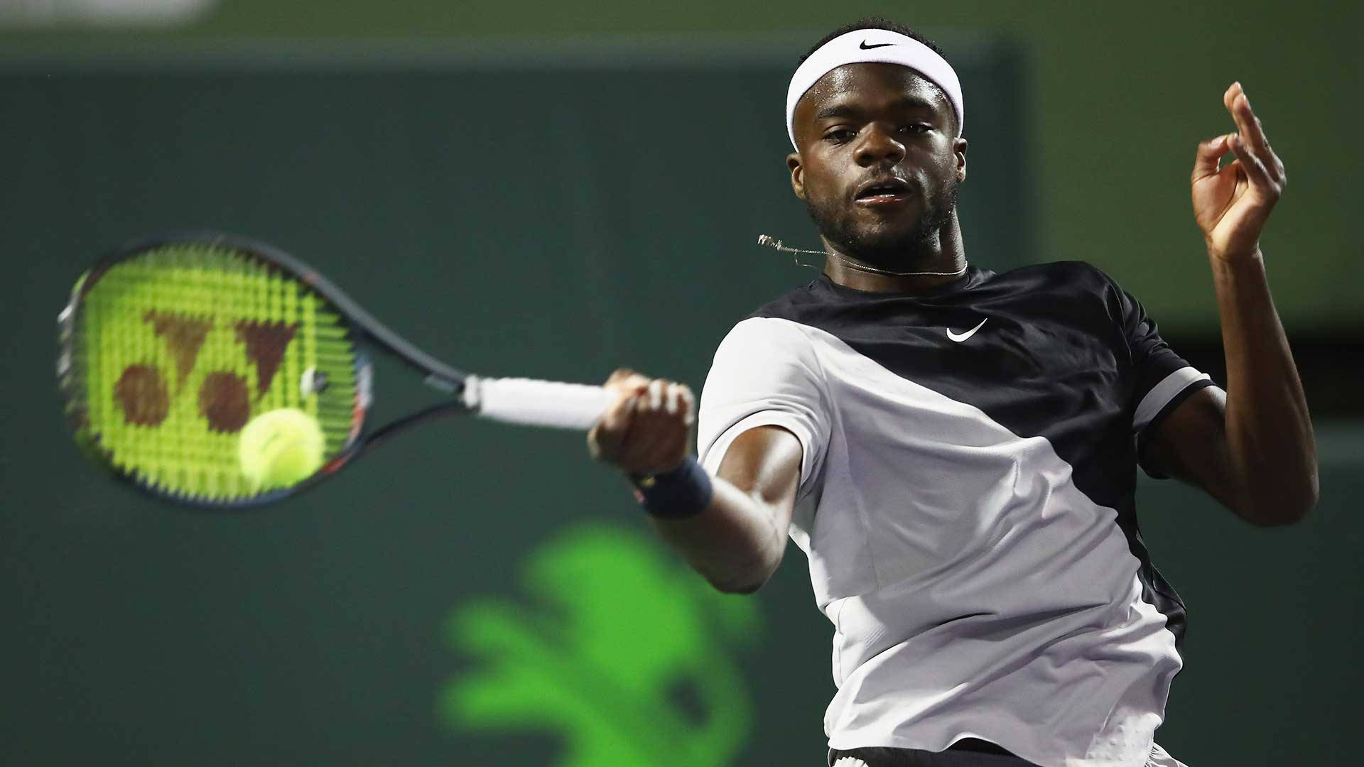 Frances Tiafoe, single hand forehand volley, bright yellow ball, Full HD Desktop Wallpaper