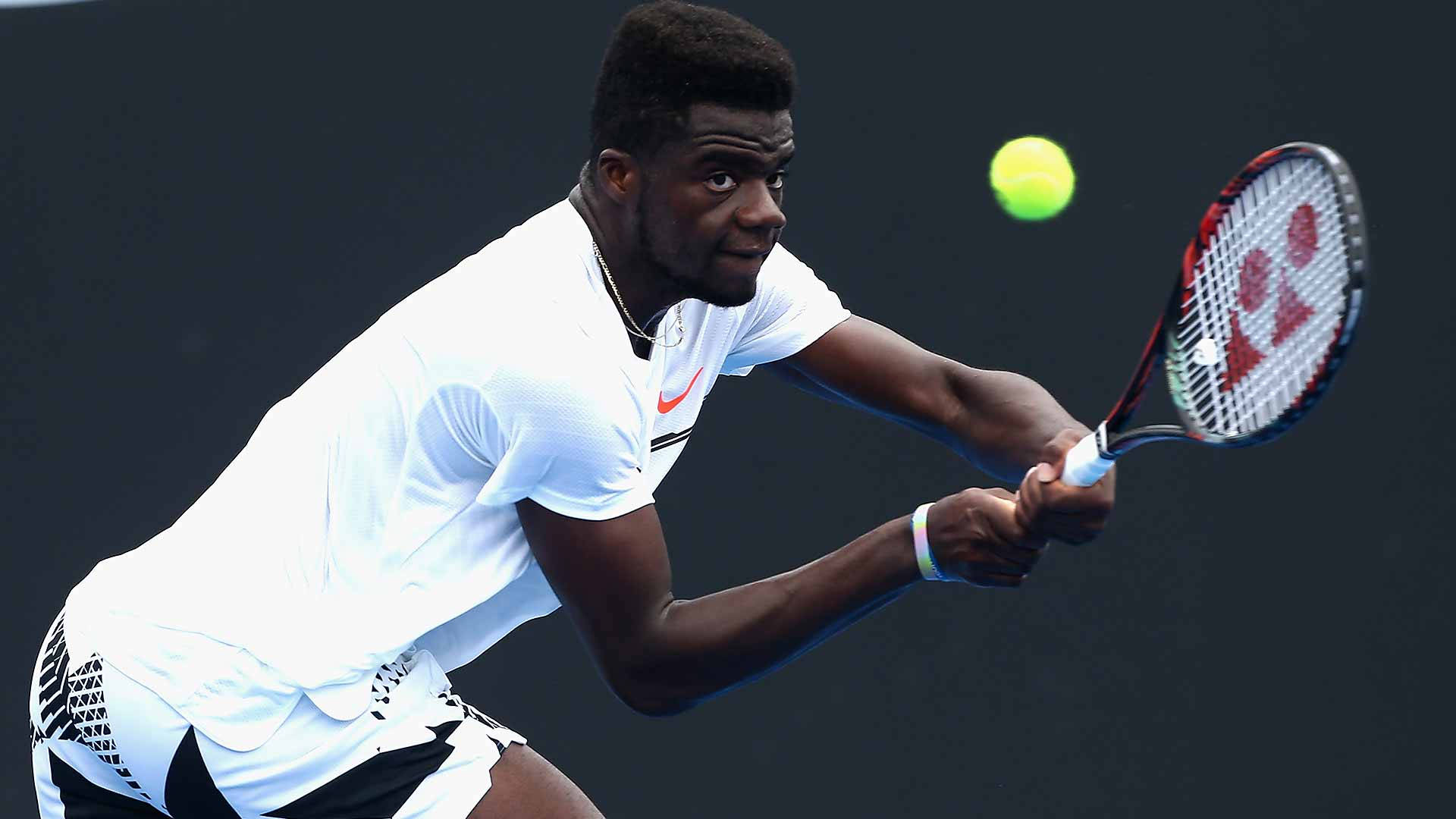 Frances Tiafoe, double hand groundstroke, white gear, Full HD Desktop Wallpaper