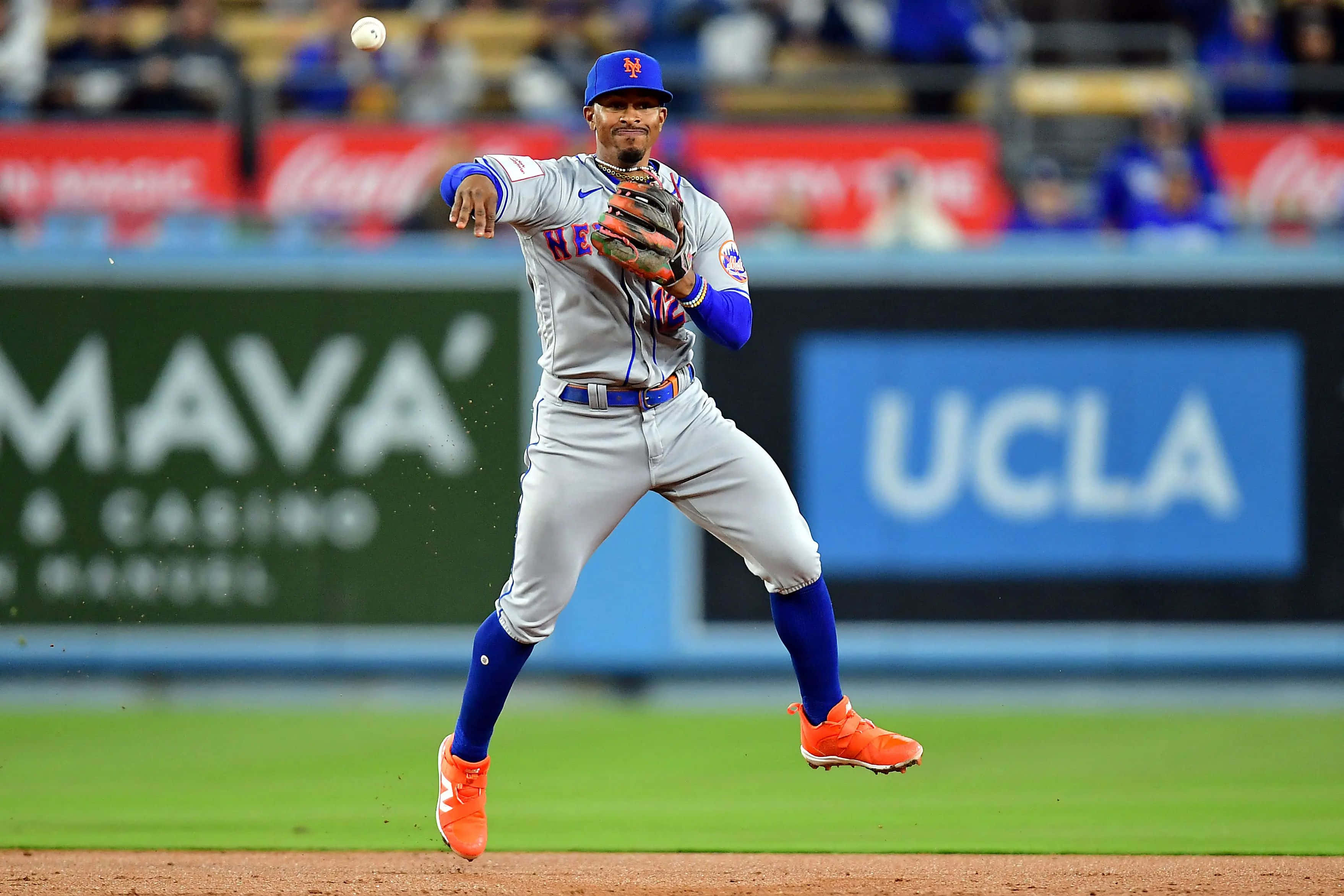 Francisco Lindor, gray uniform, blue and orange accents, 2K Desktop Wallpaper