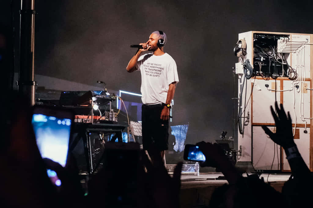 Frank Ocean Laptop, dimly lit stage, shaved head, SD Desktop Wallpaper