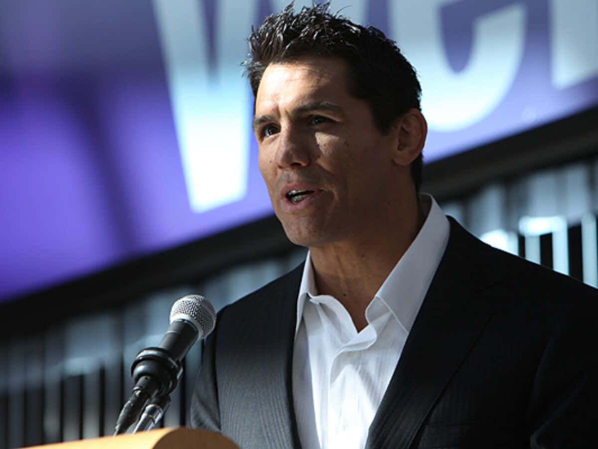 Frank Shamrock, dark suit, white shirt, SD Desktop Wallpaper