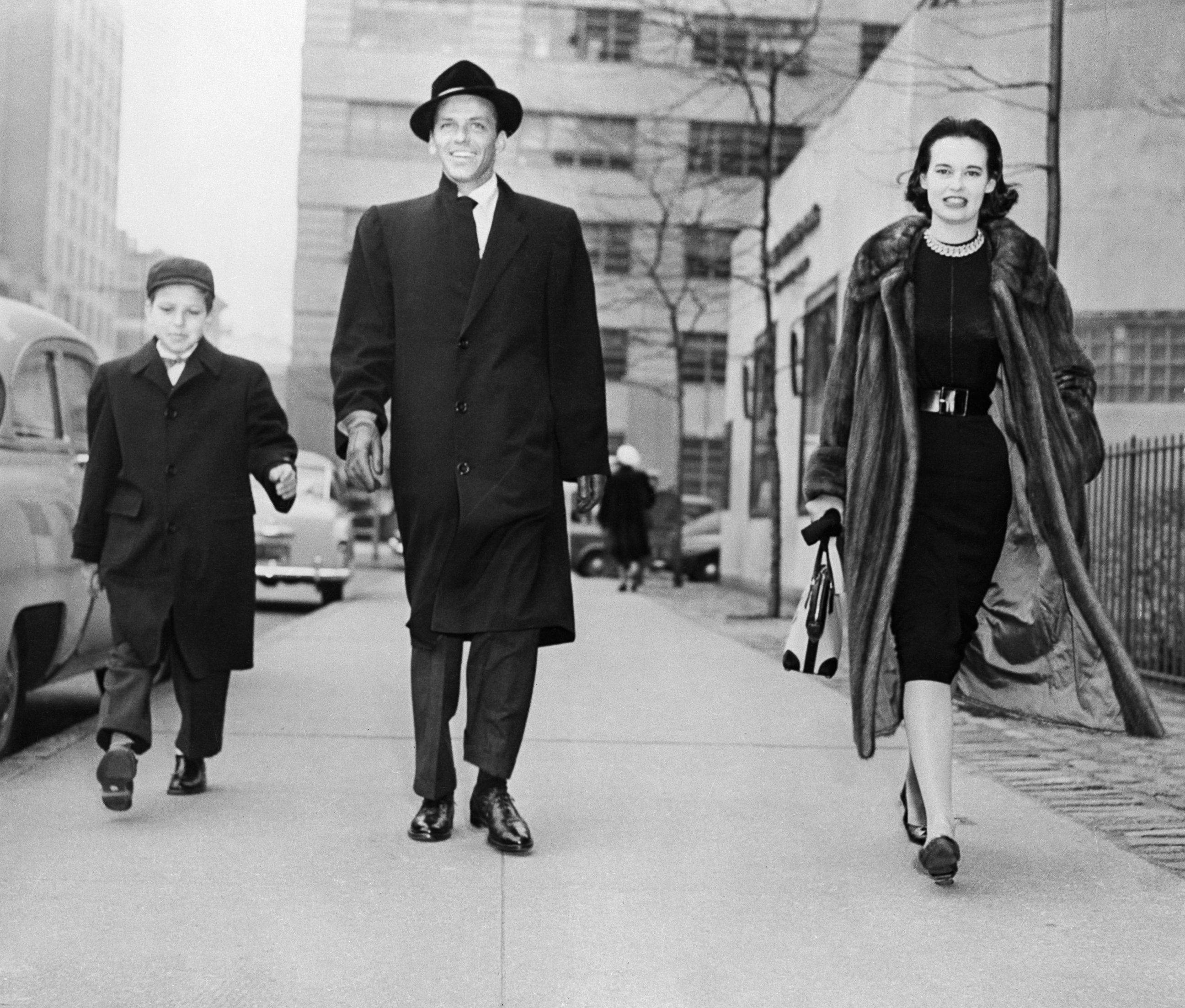 Frank Sinatra, family, city sidewalk, 2K Desktop Wallpaper