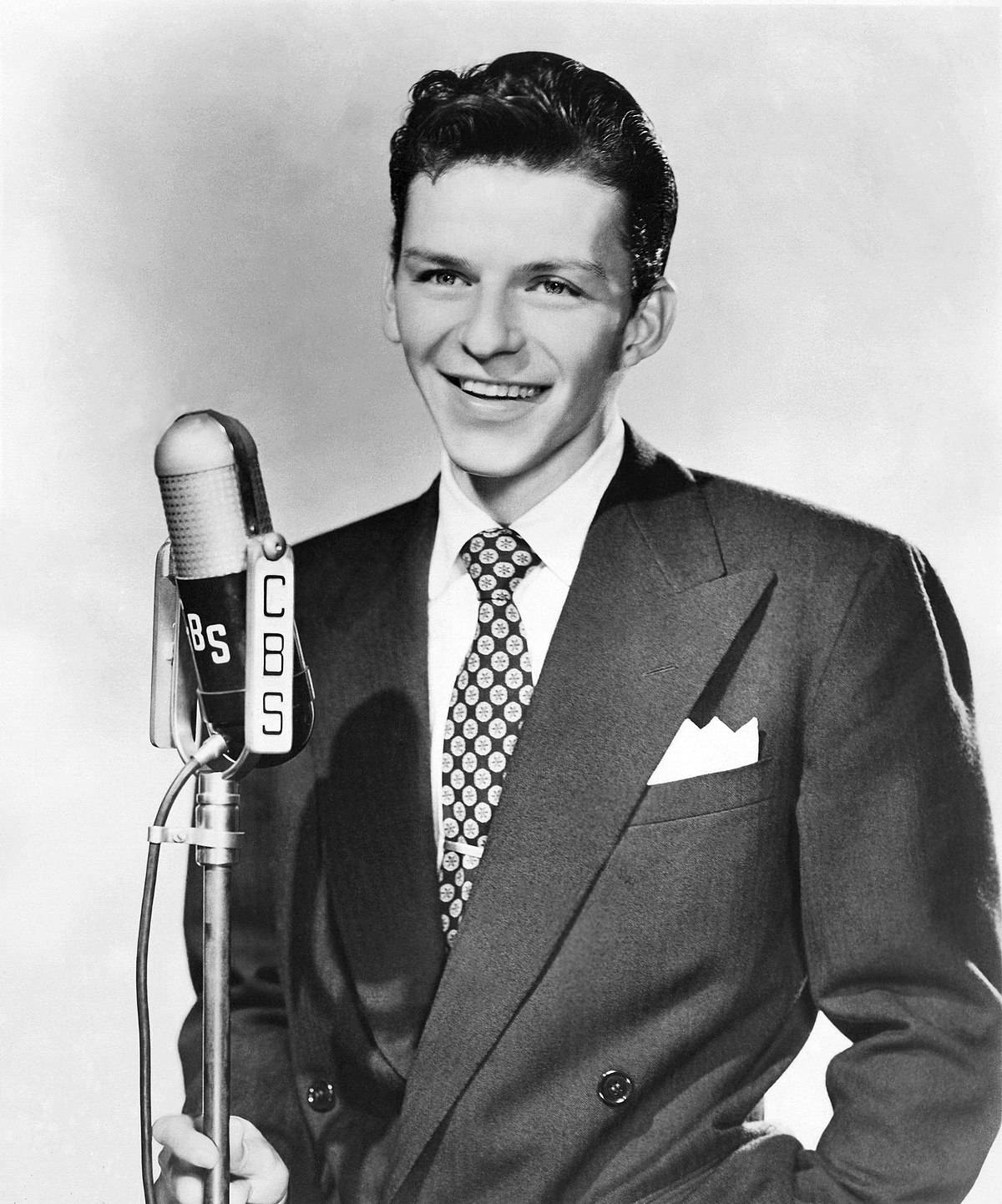 Frank Sinatra, vintage CBS microphone, classic studio portrait, HD Phone Wallpaper