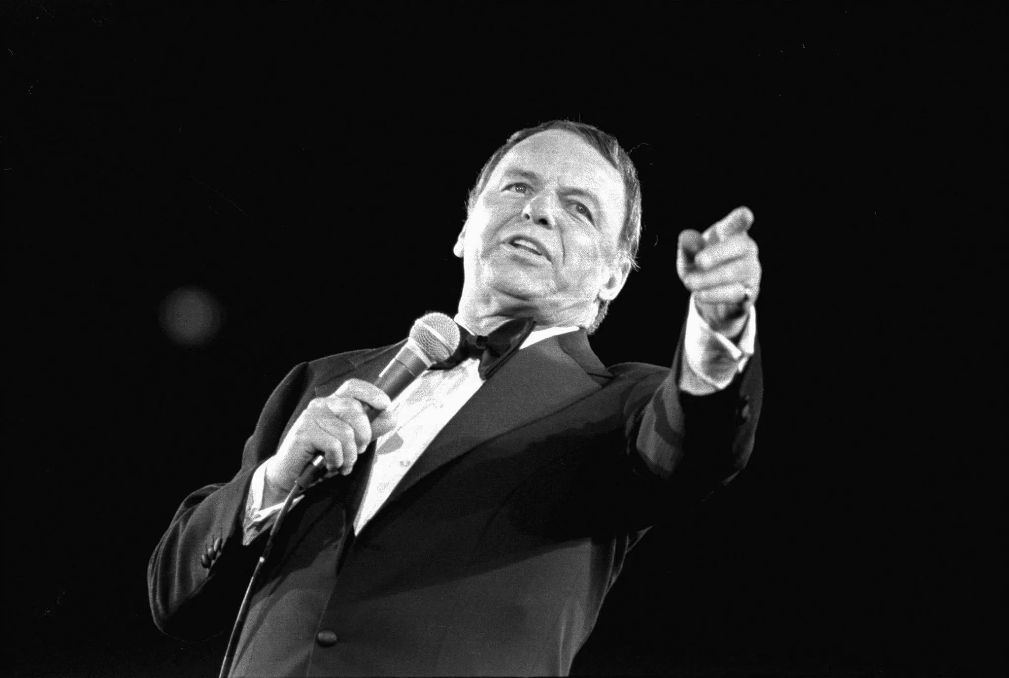 Frank Sinatra, tuxedo, microphone, Full HD Desktop Wallpaper