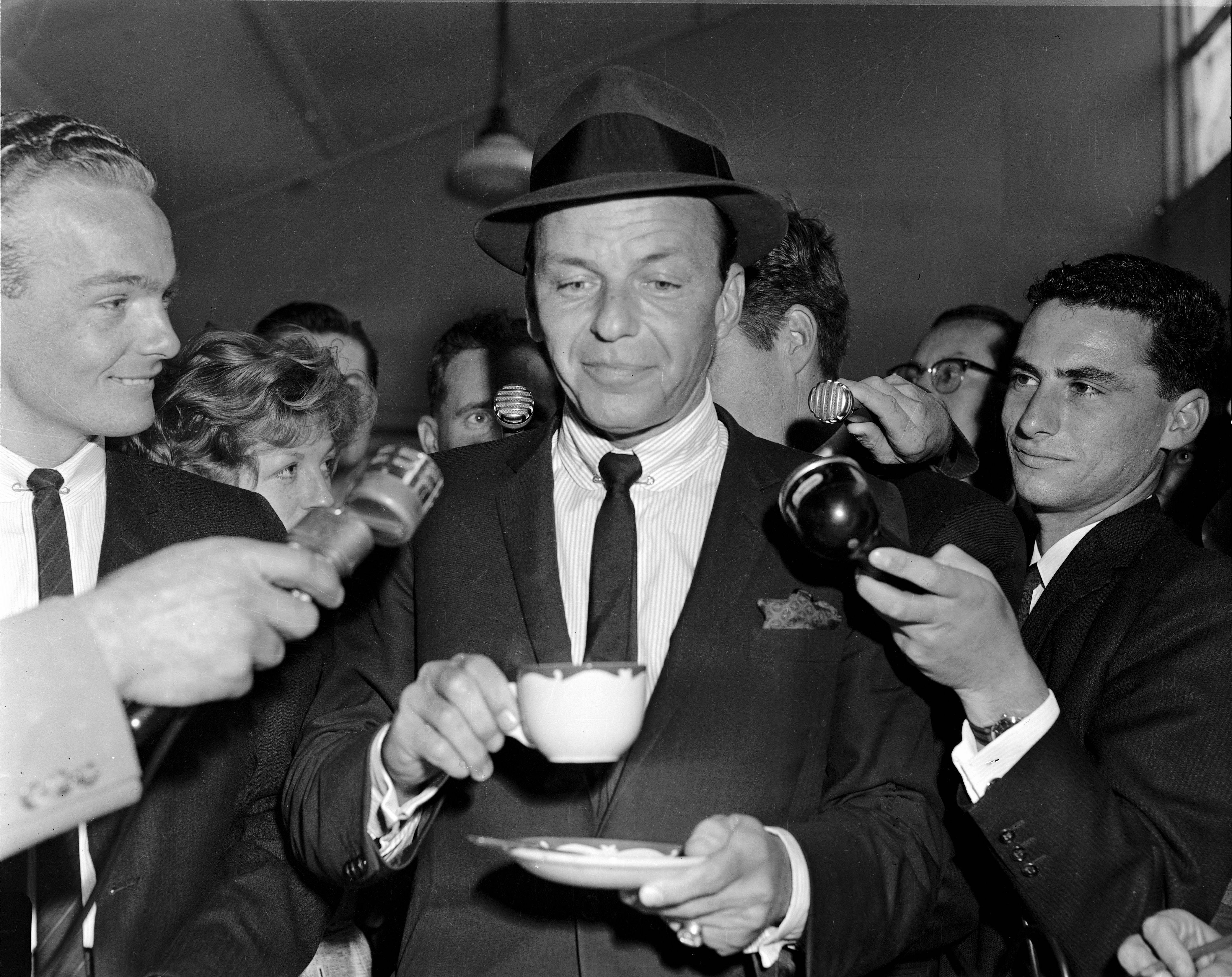 Frank Sinatra, fedora, suit, 4K Desktop Wallpaper