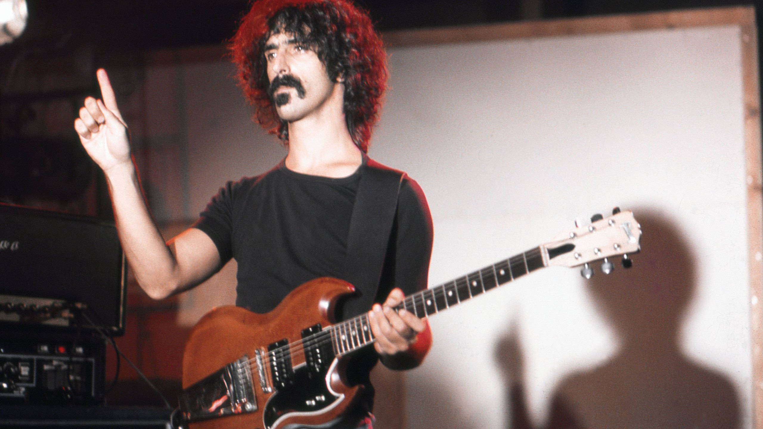 Frank Zappa, sunburst electric guitar, curly red hair, 2K Desktop Wallpaper