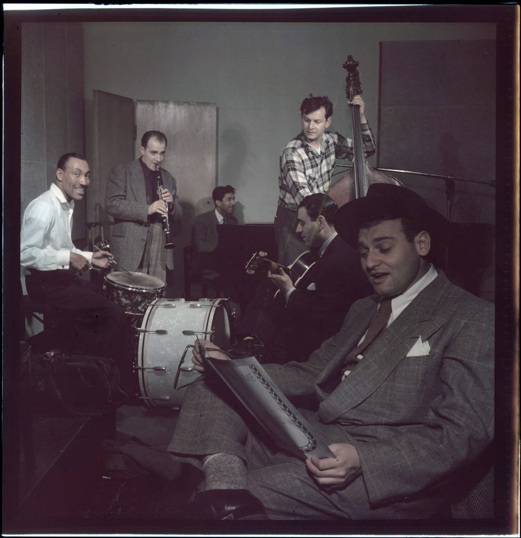Frankie Laine, vintage jazz band, drummer, SD Phone Wallpaper