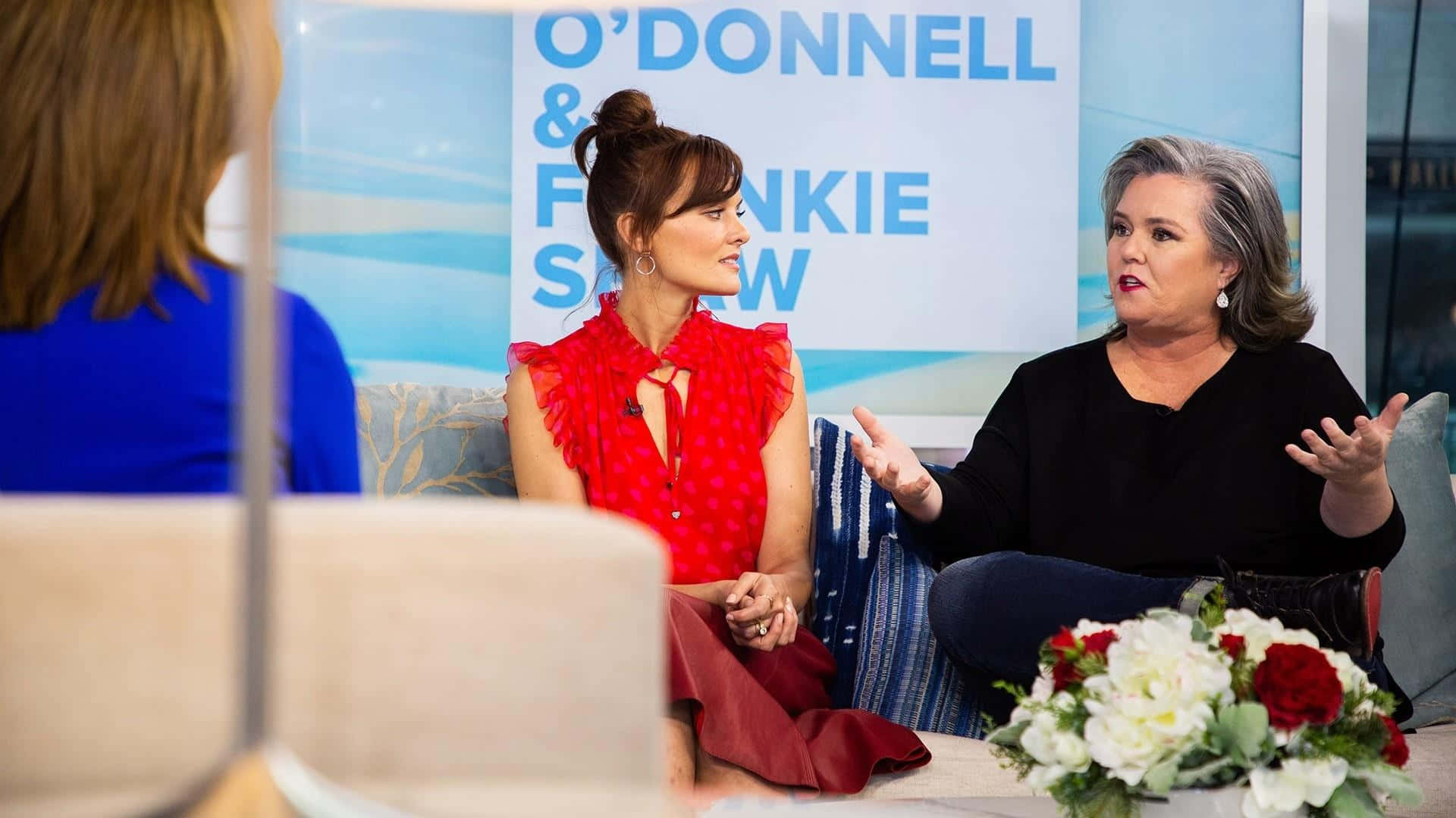 Frankie Shaw, daytime talk show set, floral arrangement, Full HD Desktop Wallpaper
