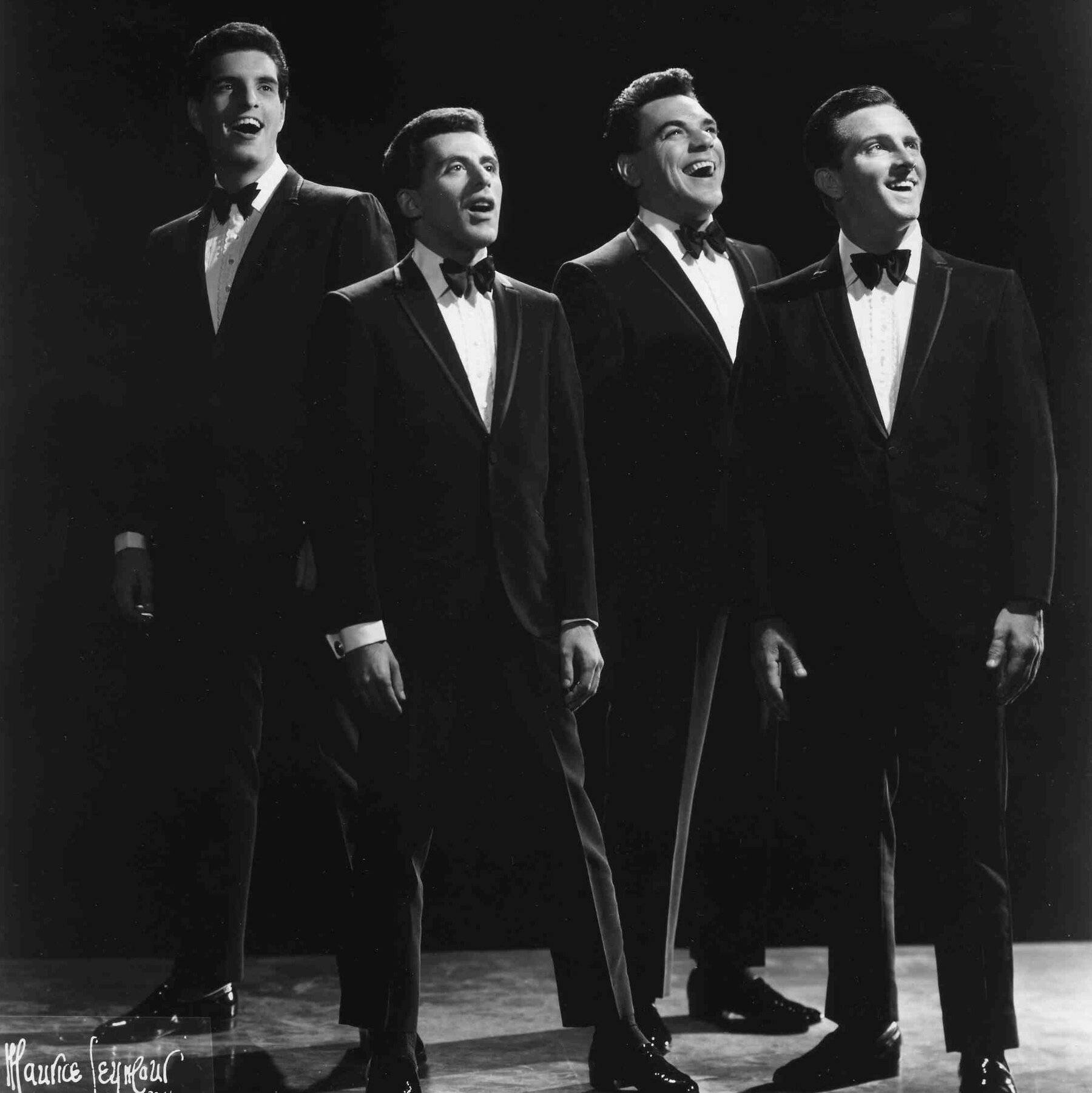 Frankie Valli And The Four Seasons, tuxedos, dimly lit stage, HD Phone Wallpaper