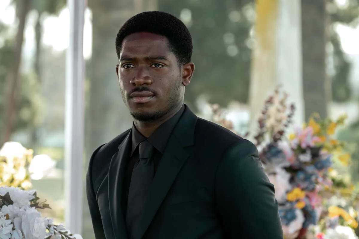 Franklin Saint, black suit, floral arrangements, SD Desktop Wallpaper
