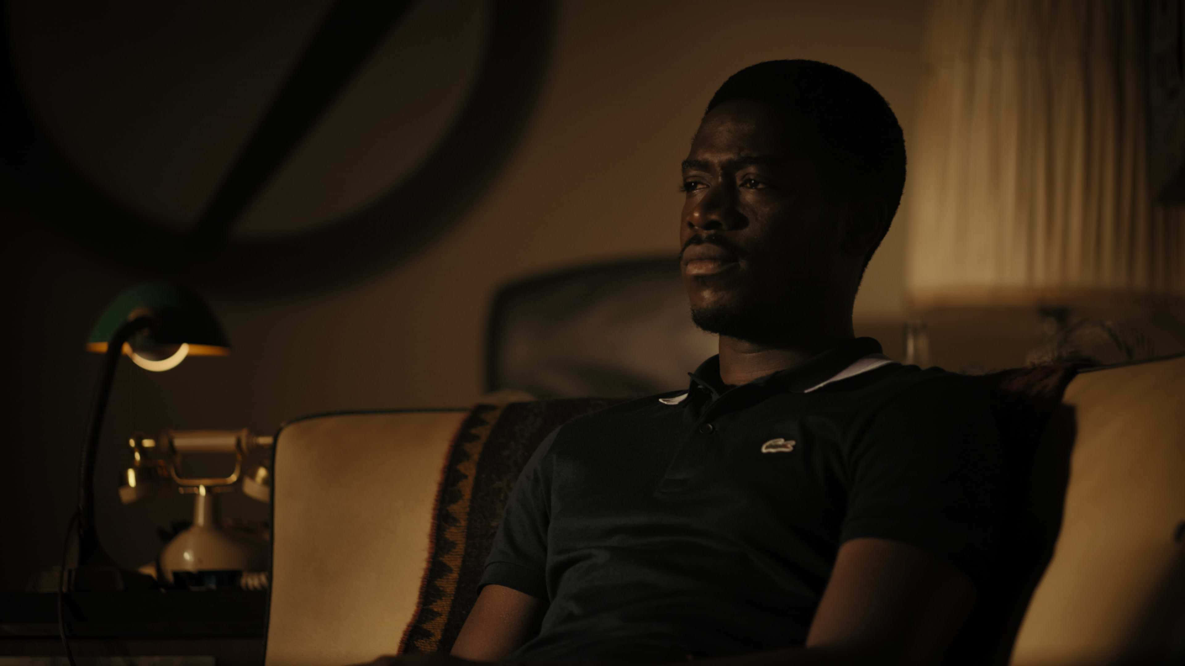 Franklin Saint, couch, dimly lit room, 4K Desktop Wallpaper