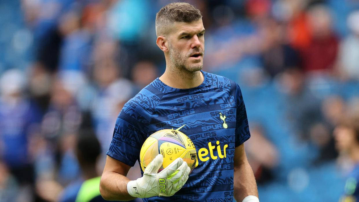 Fraser Forster, blue Spurs jersey, yellow ball, SD Desktop Wallpaper
