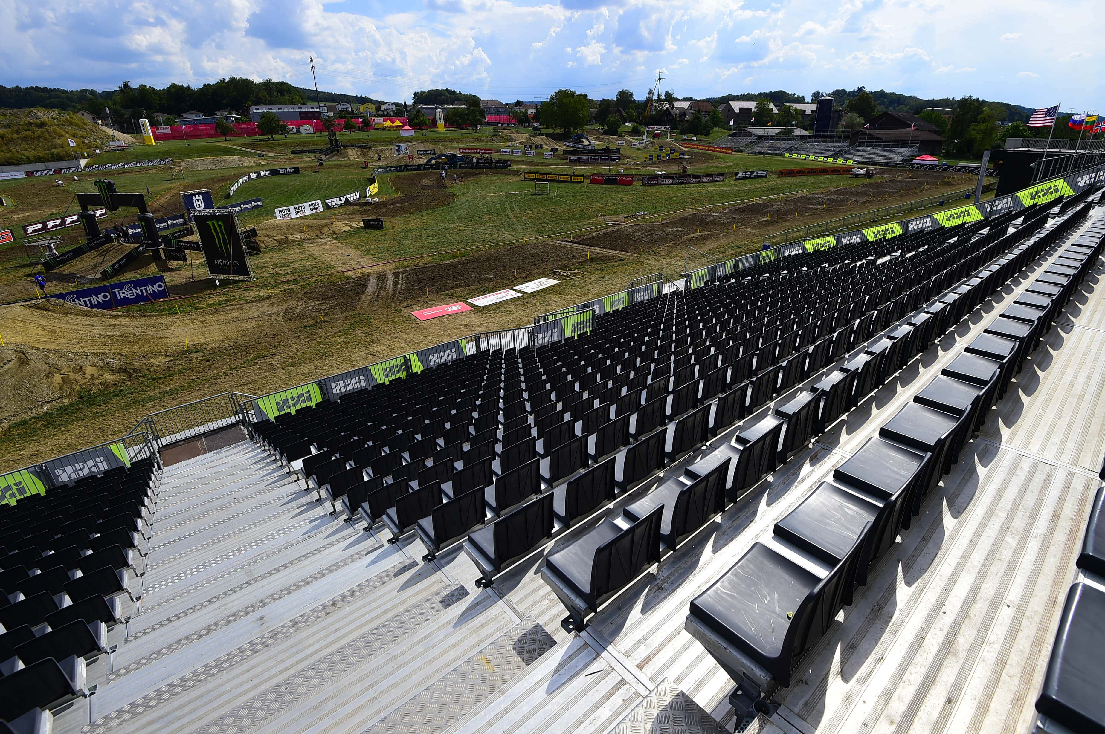 Frauenfeld, motocross track, black stadium seats, 2K Desktop Wallpaper