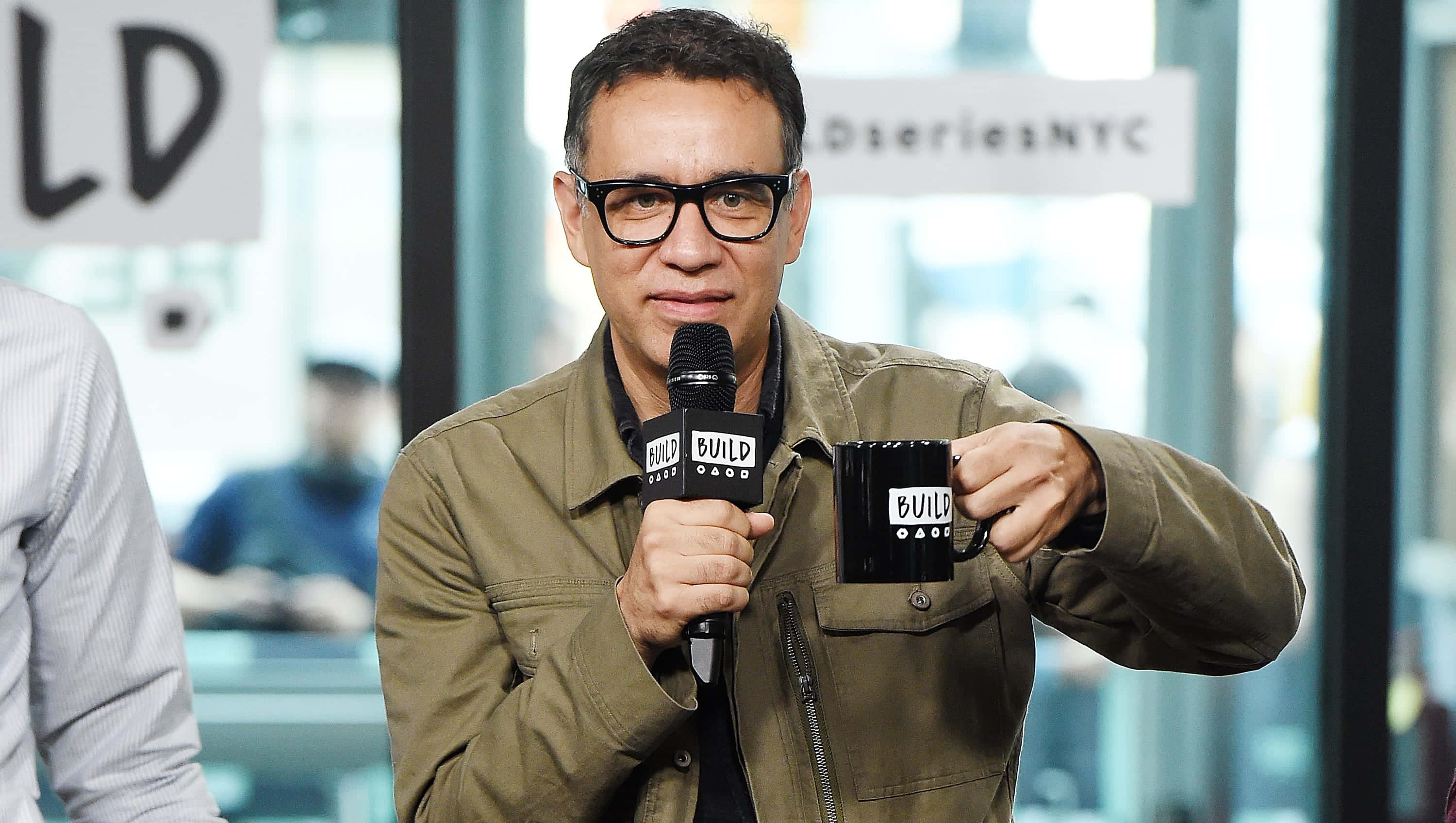 Fred Armisen, glasses, microphone, 2K Desktop Wallpaper
