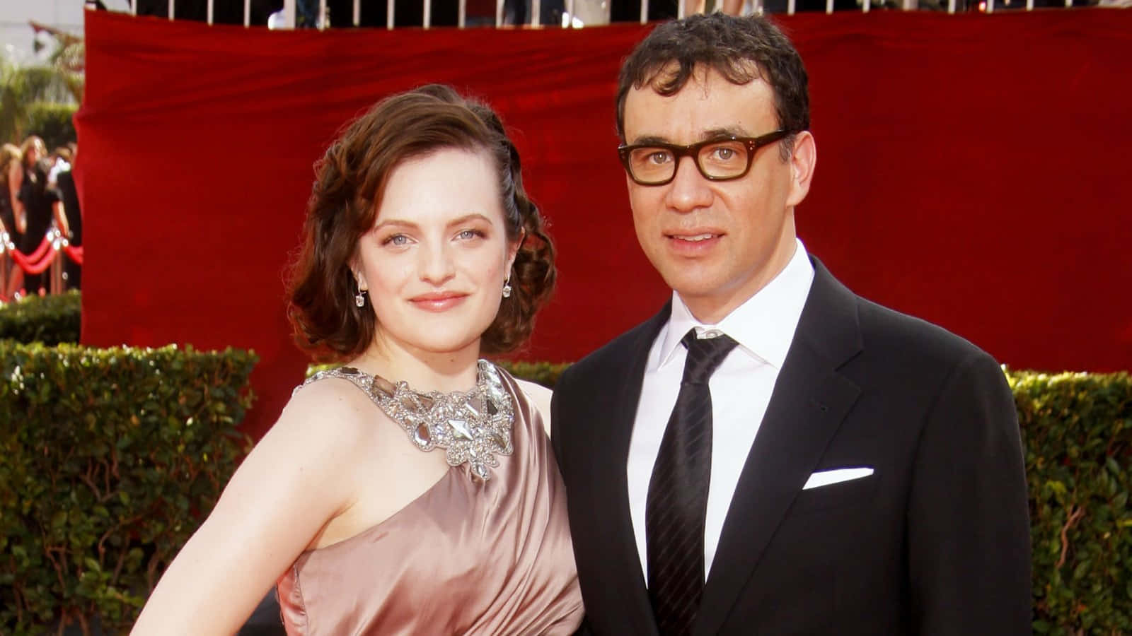fred armisen, red carpet, green hedges, HD Desktop Wallpaper