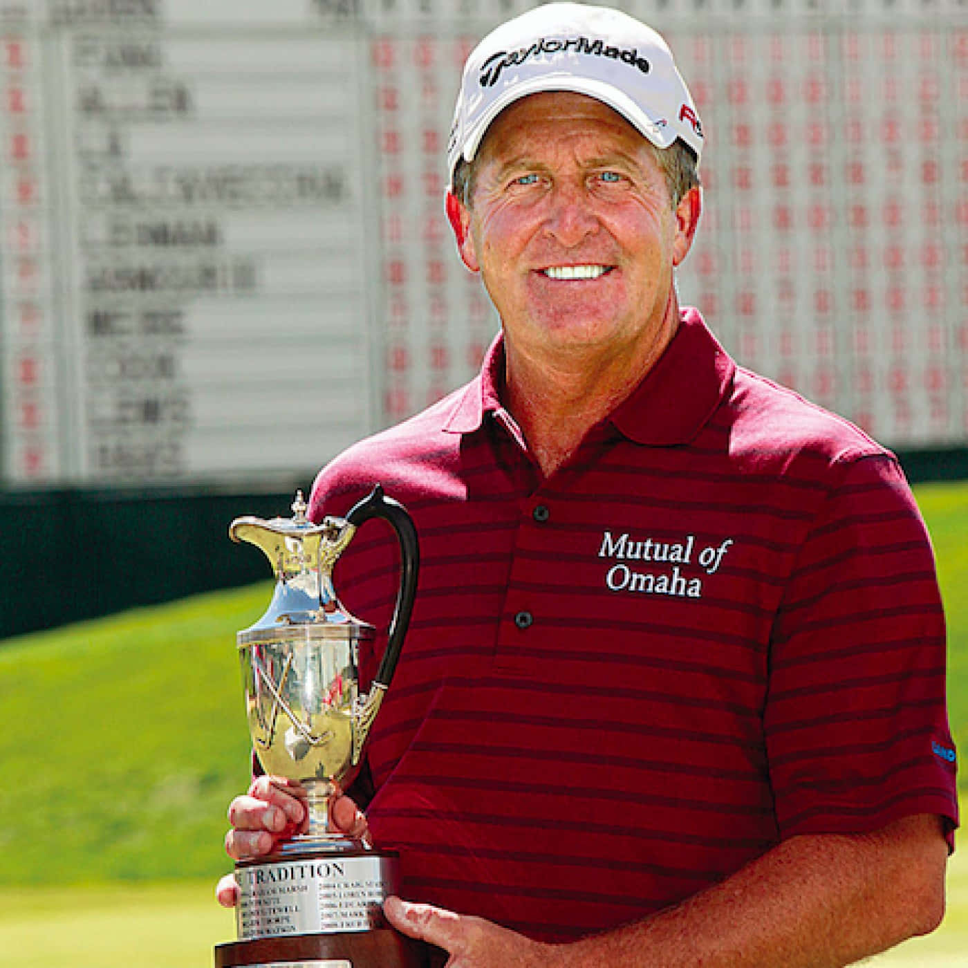 Fred Funk, red striped polo, gleaming silver trophy, HD Desktop Wallpaper
