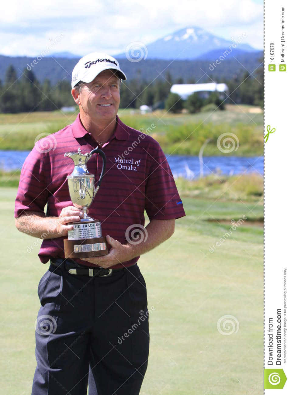 Fred Funk, maroon shirt, silver trophy, HD Phone Wallpaper