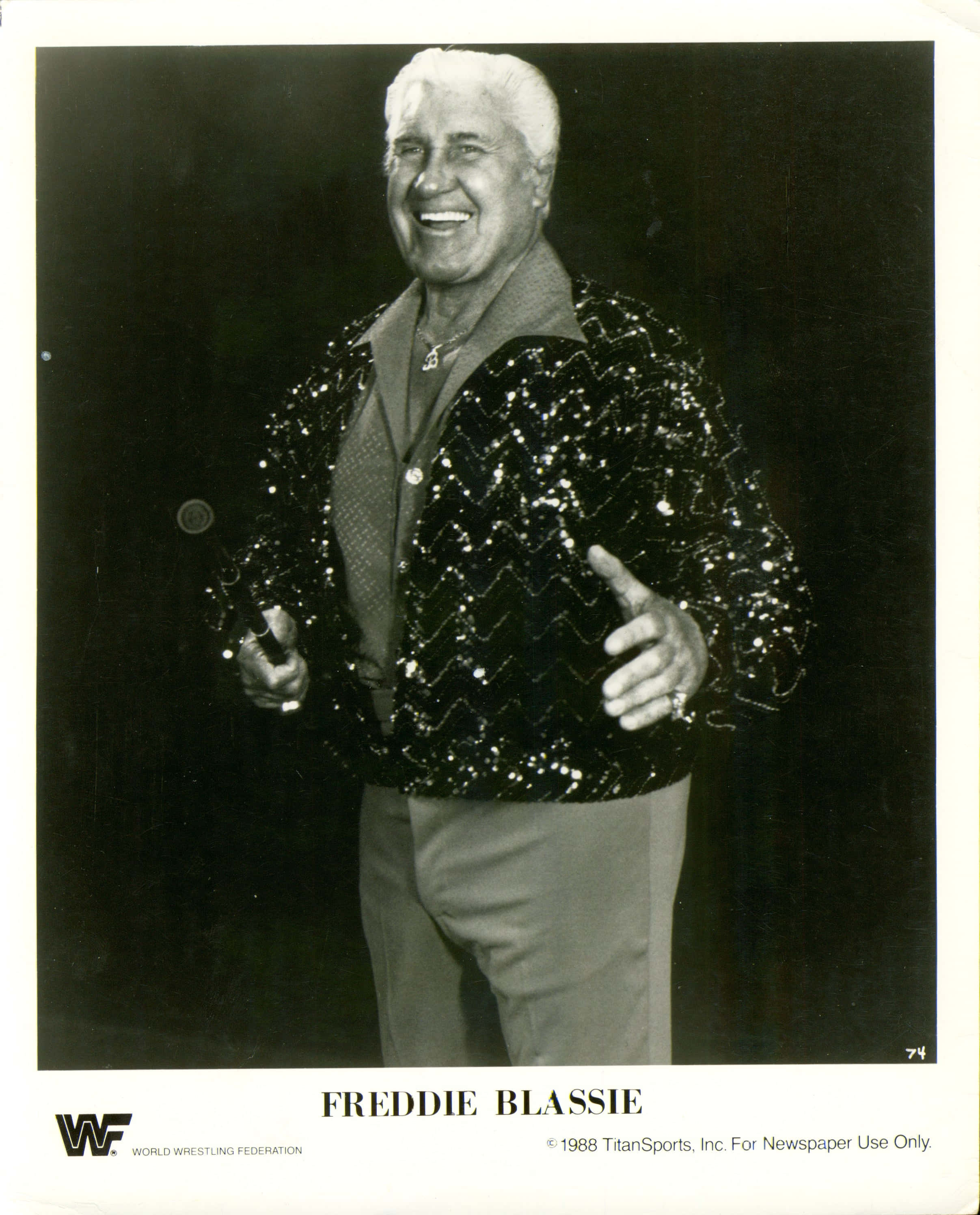 Freddie Blassie, sequined jacket, microphone, 2K Phone Wallpaper