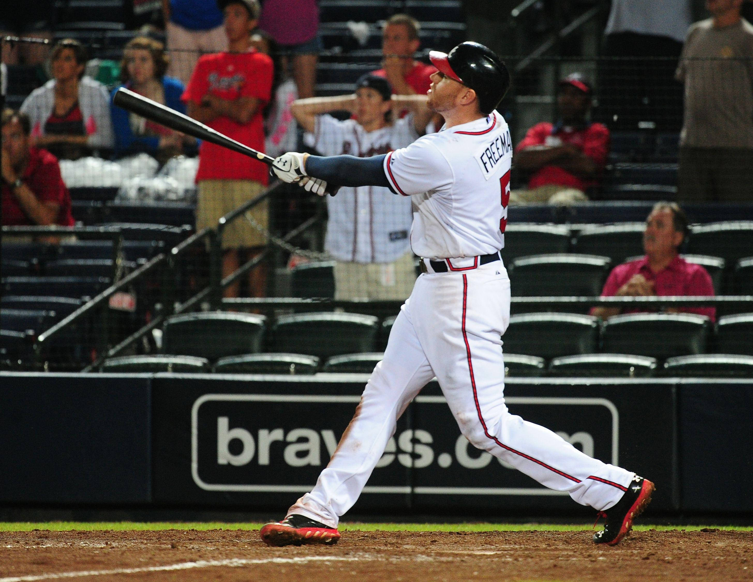 Freddie Freeman, white uniform, bat, 2K Desktop Wallpaper