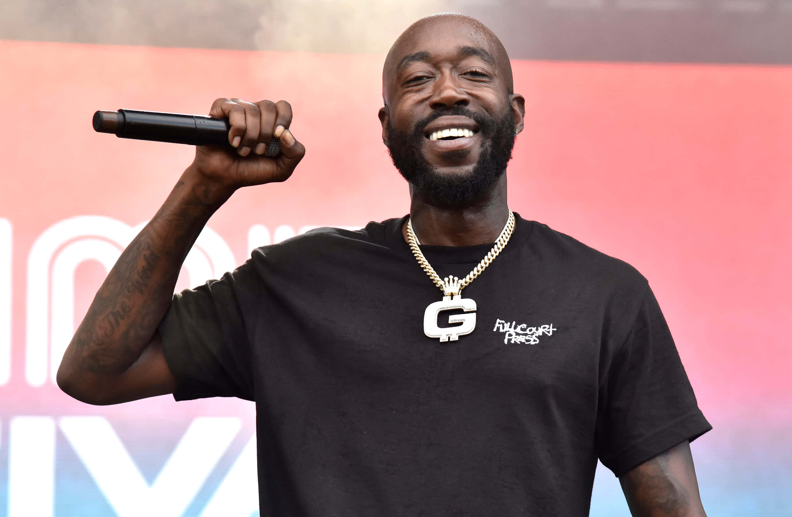 Freddie Gibbs, stage, microphone, 2K Desktop Wallpaper