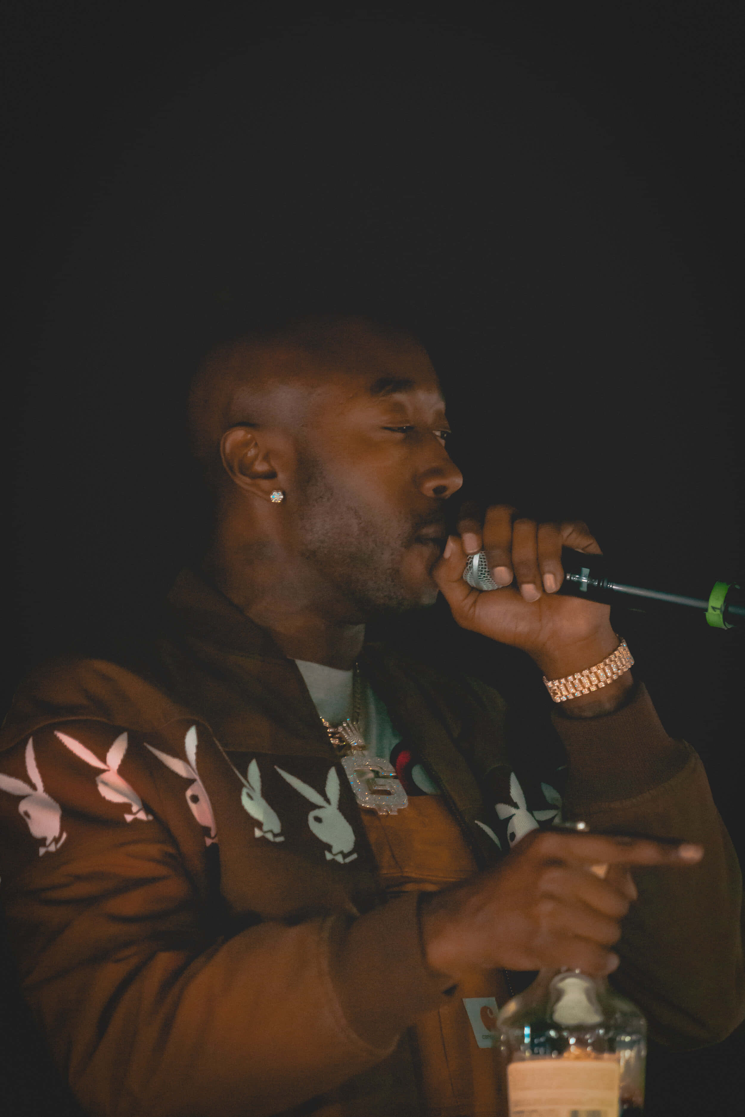 Freddie Gibbs, brown Playboy jacket, microphone, 2K Phone Wallpaper
