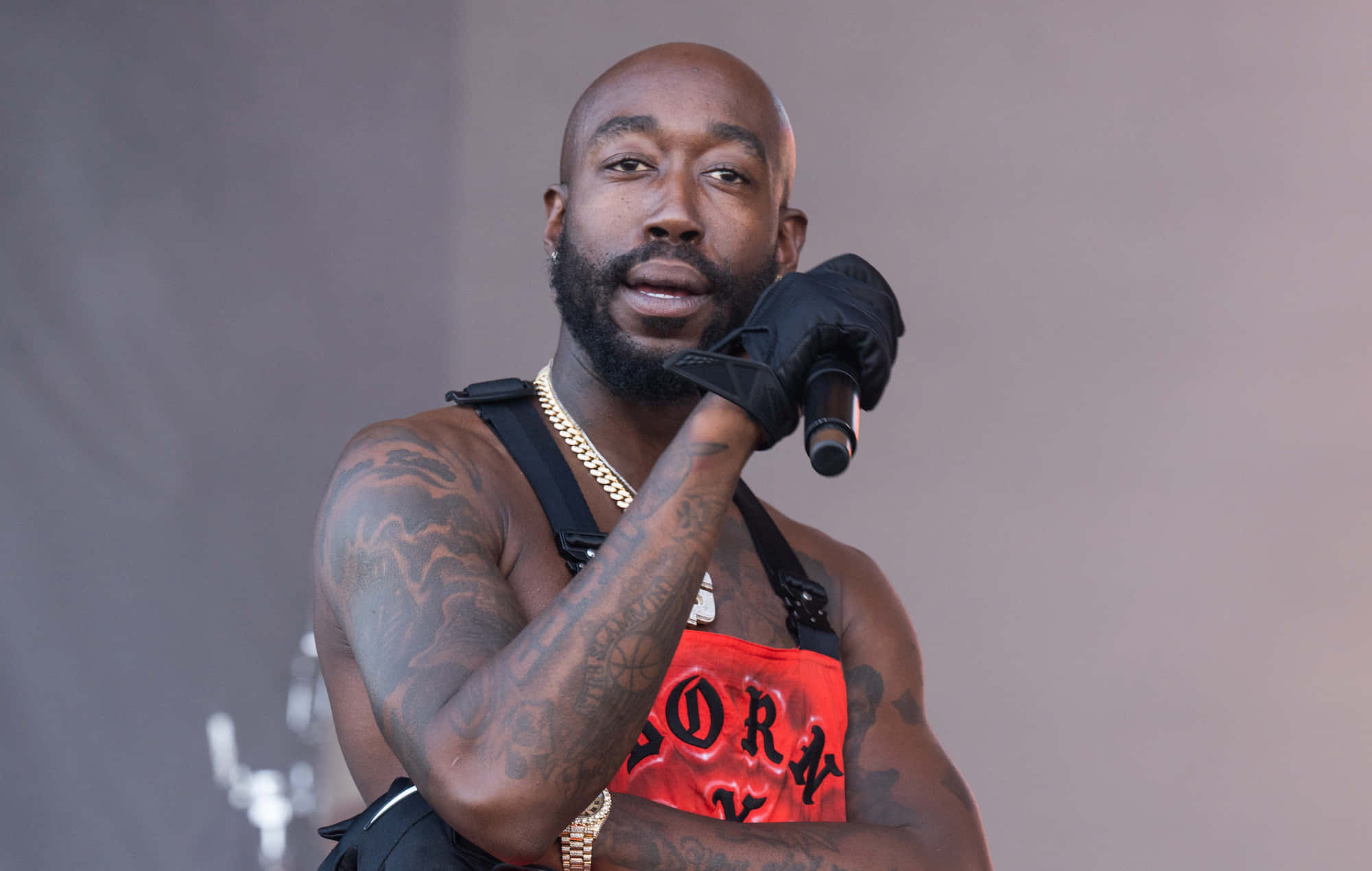 Freddie Gibbs, red tank top, black gloves, Full HD Desktop Wallpaper