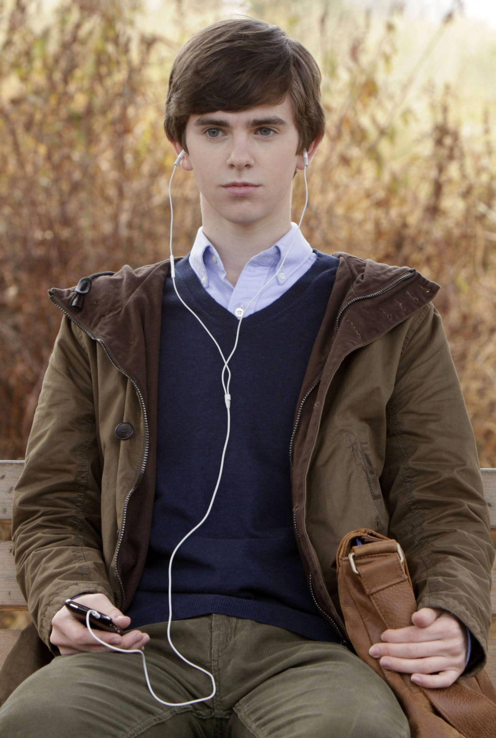 Freddie Highmore, earbuds, autumn foliage, 2K Phone Wallpaper