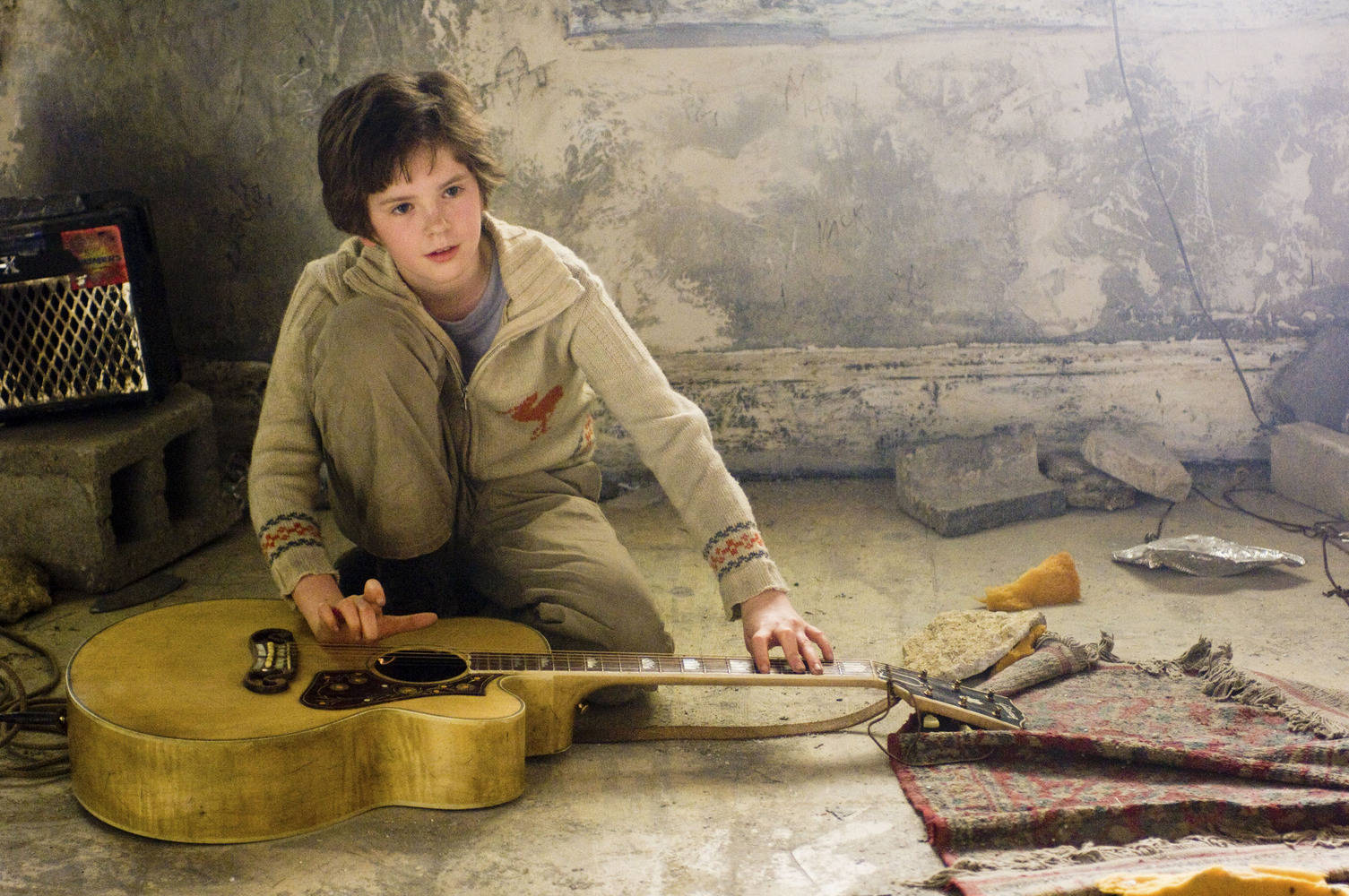 Freddie Highmore, acoustic guitar, dusty abandoned room, HD Desktop Wallpaper
