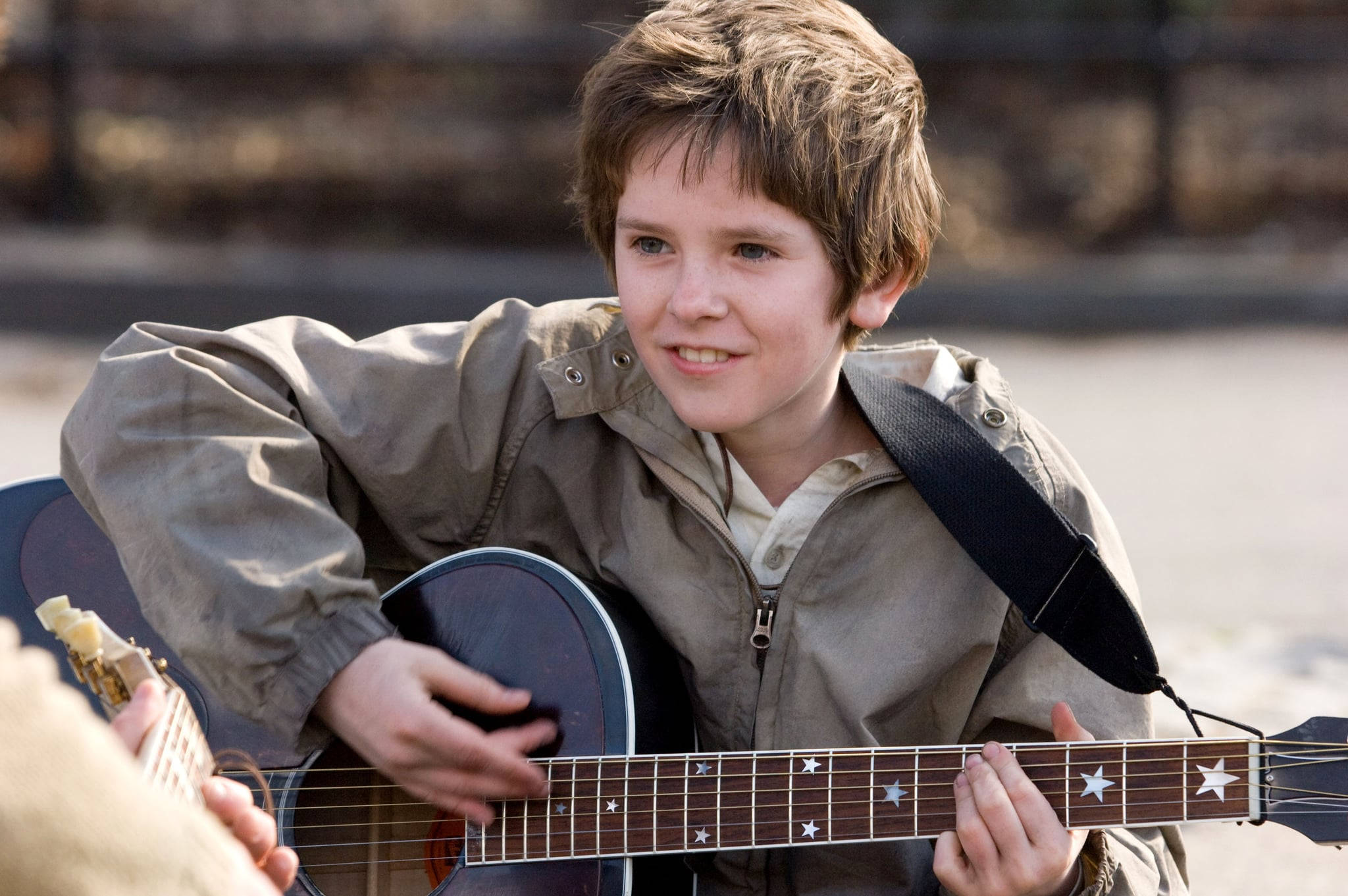 Freddie Highmore, acoustic guitar, star inlays, Full HD Desktop Wallpaper