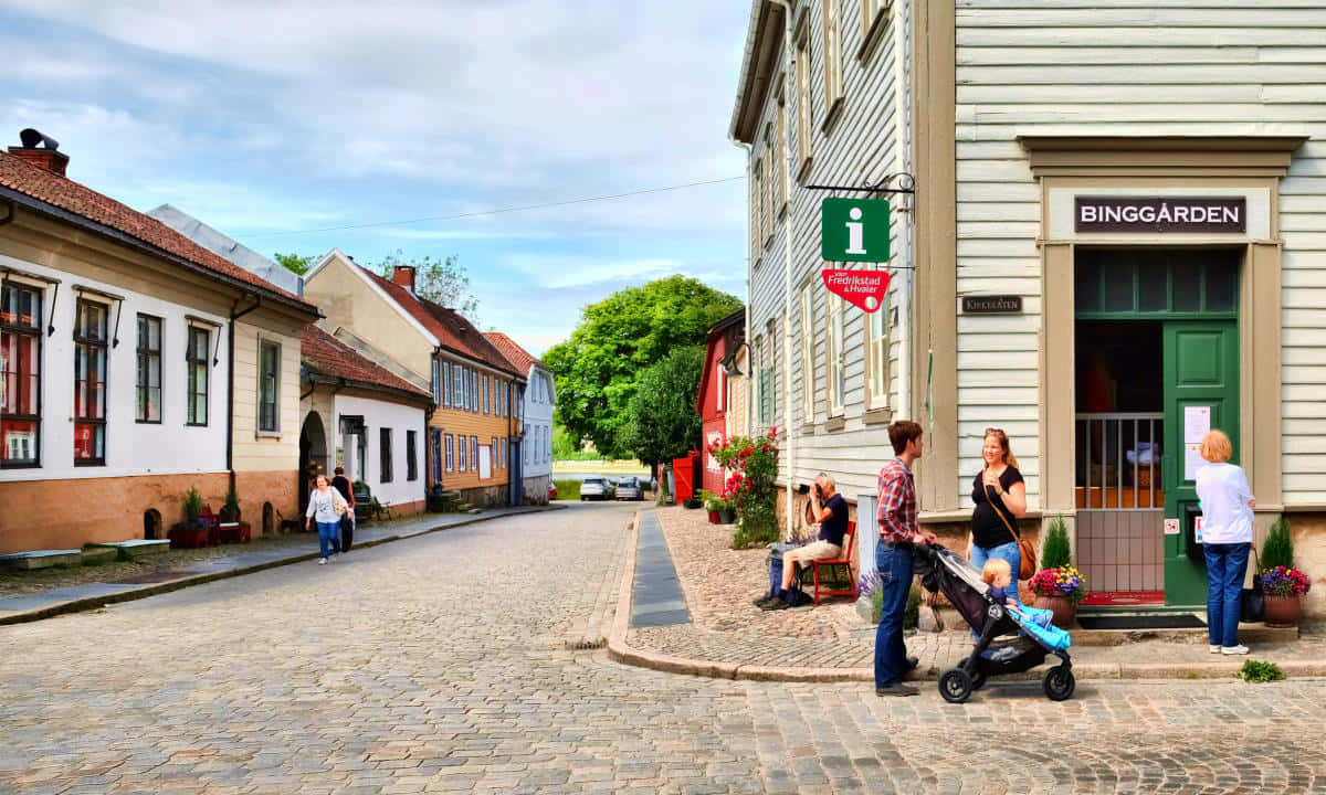 Fredrikstad, cobblestone street, colorful historic buildings, SD Desktop Wallpaper