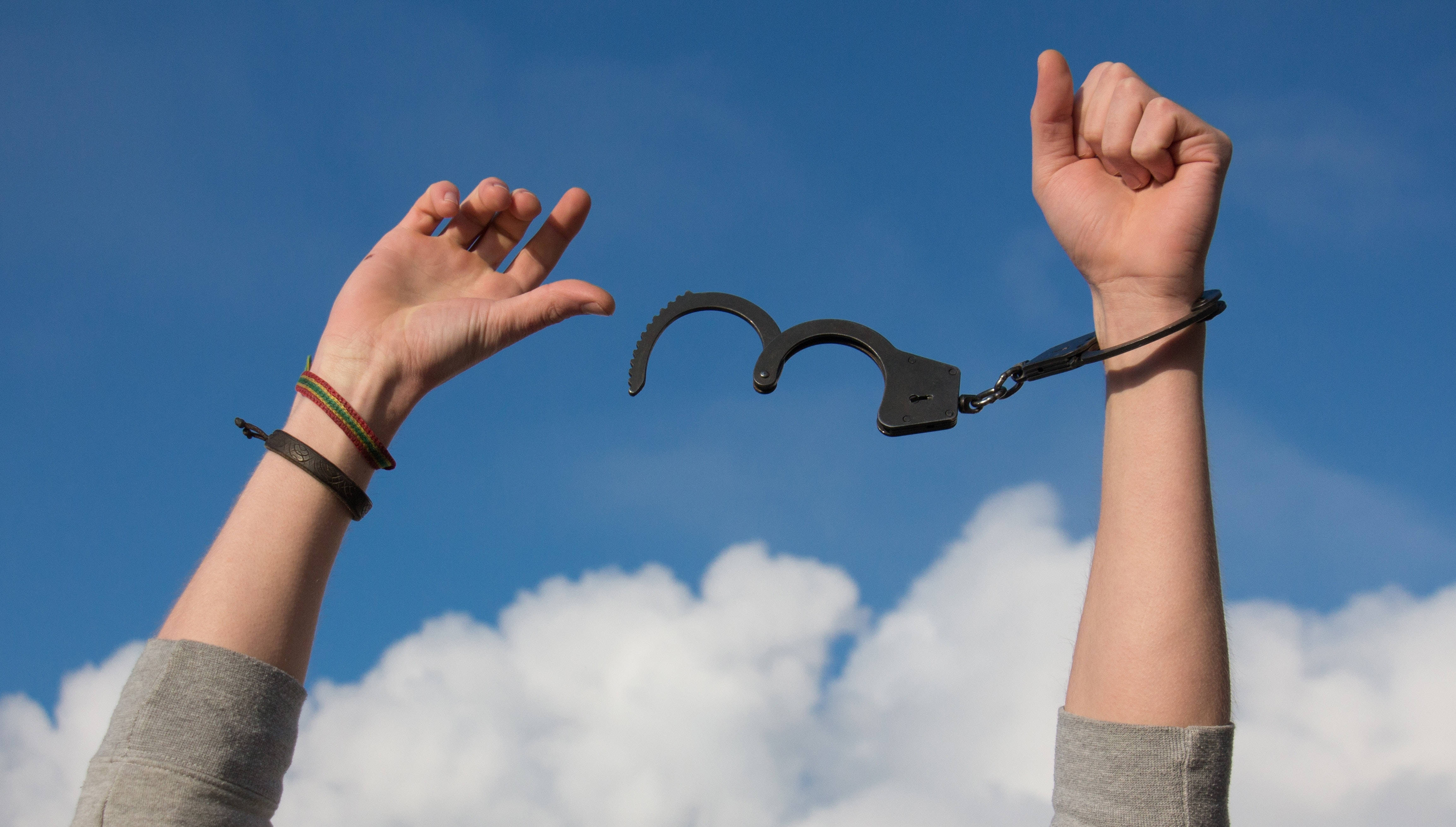 free chained hands, bright blue sky, fluffy white clouds, 4K Desktop Wallpaper