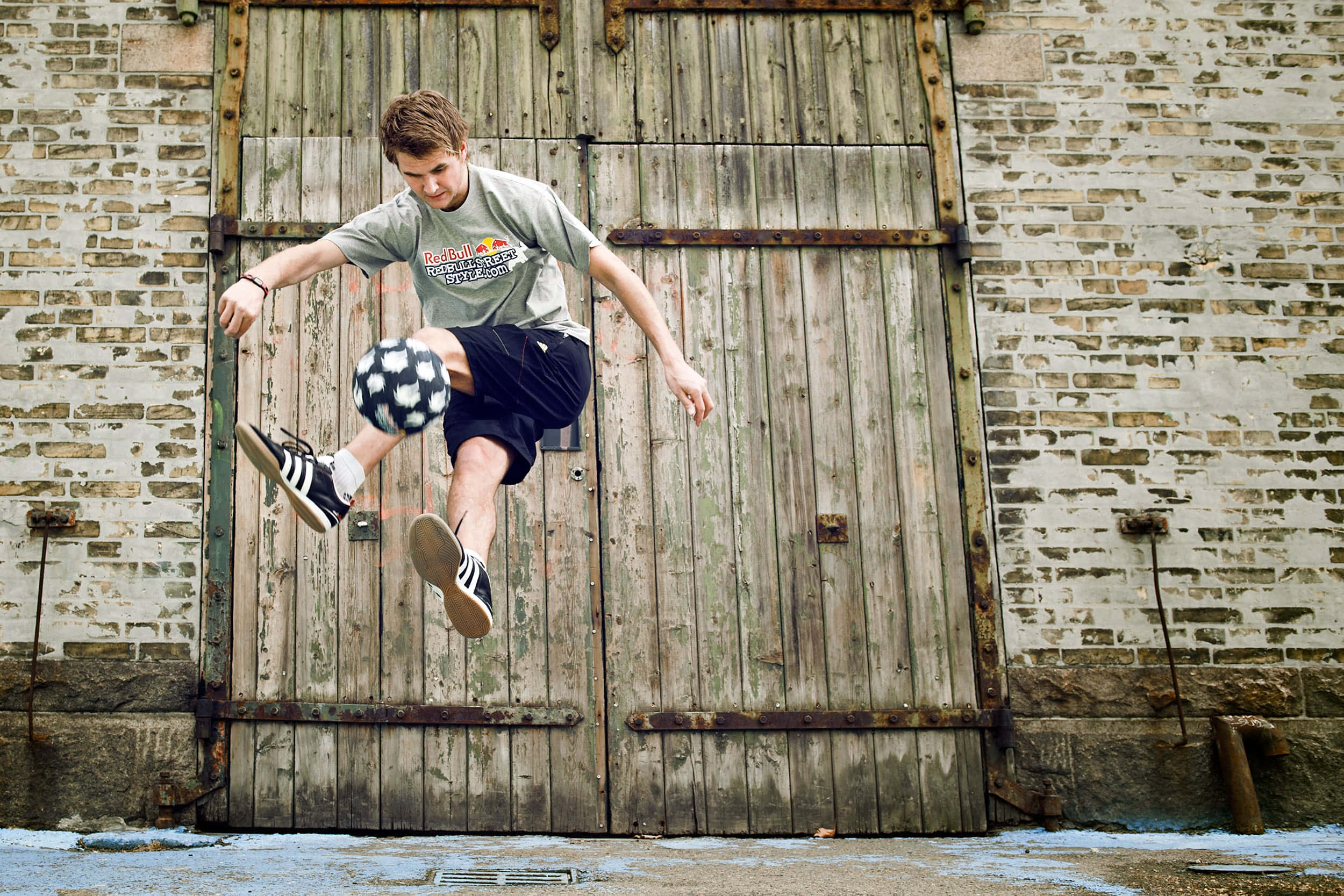 Freestyle Soccer, rustic door, urban alleyway, Full HD Desktop Wallpaper