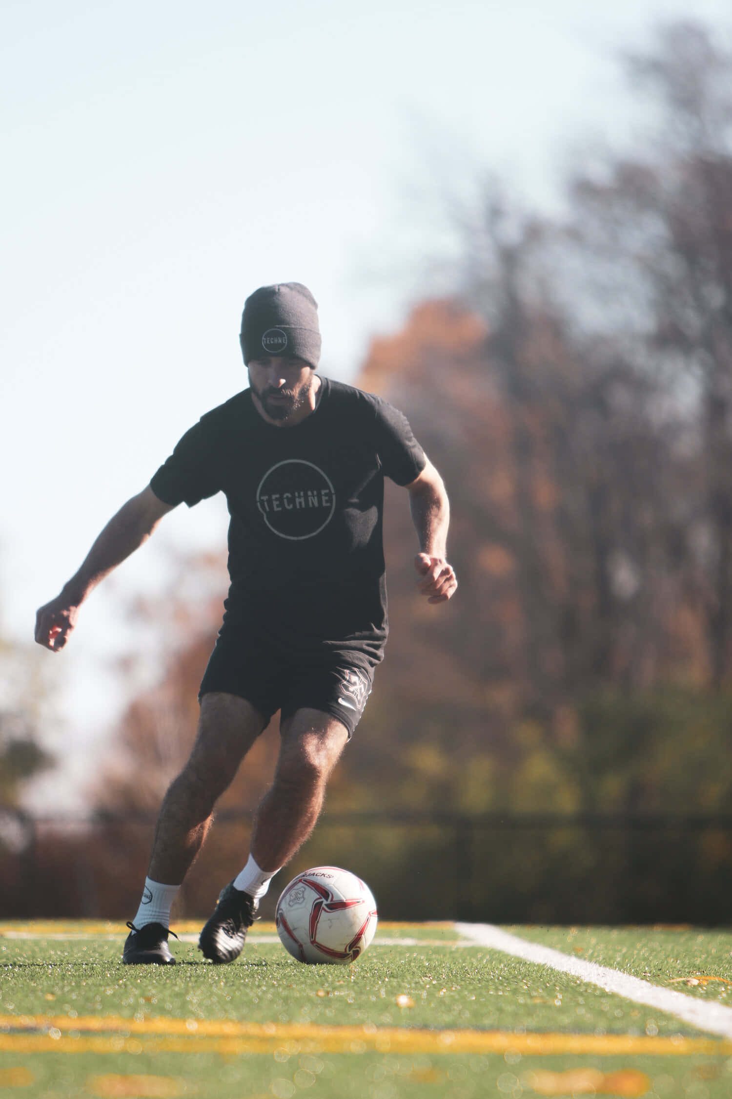 black beanie, t-shirt, vibrant green turf field, Full HD Phone Wallpaper