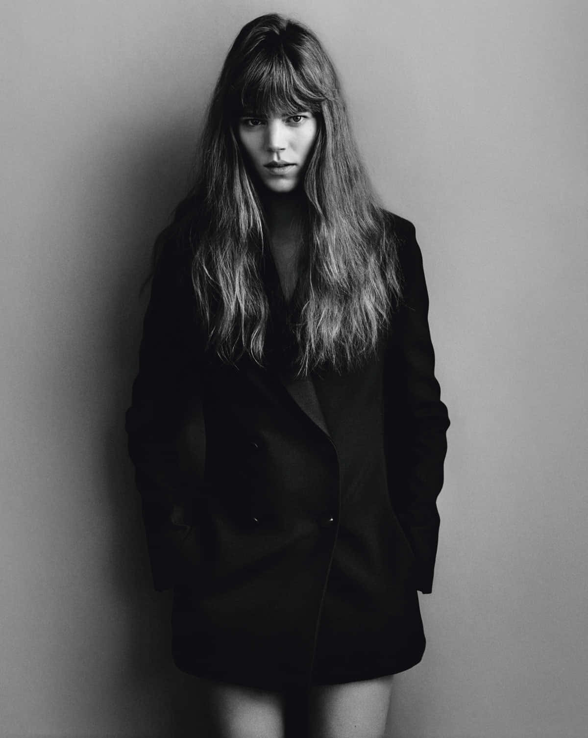 Freja Beha Erichsen, black coat, plain gray wall, HD Phone Wallpaper