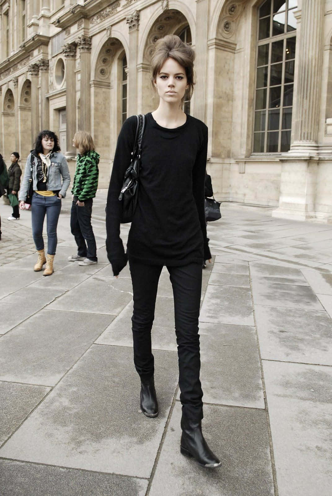 Freja Beha Erichsen, all black, stone plaza, HD Phone Wallpaper