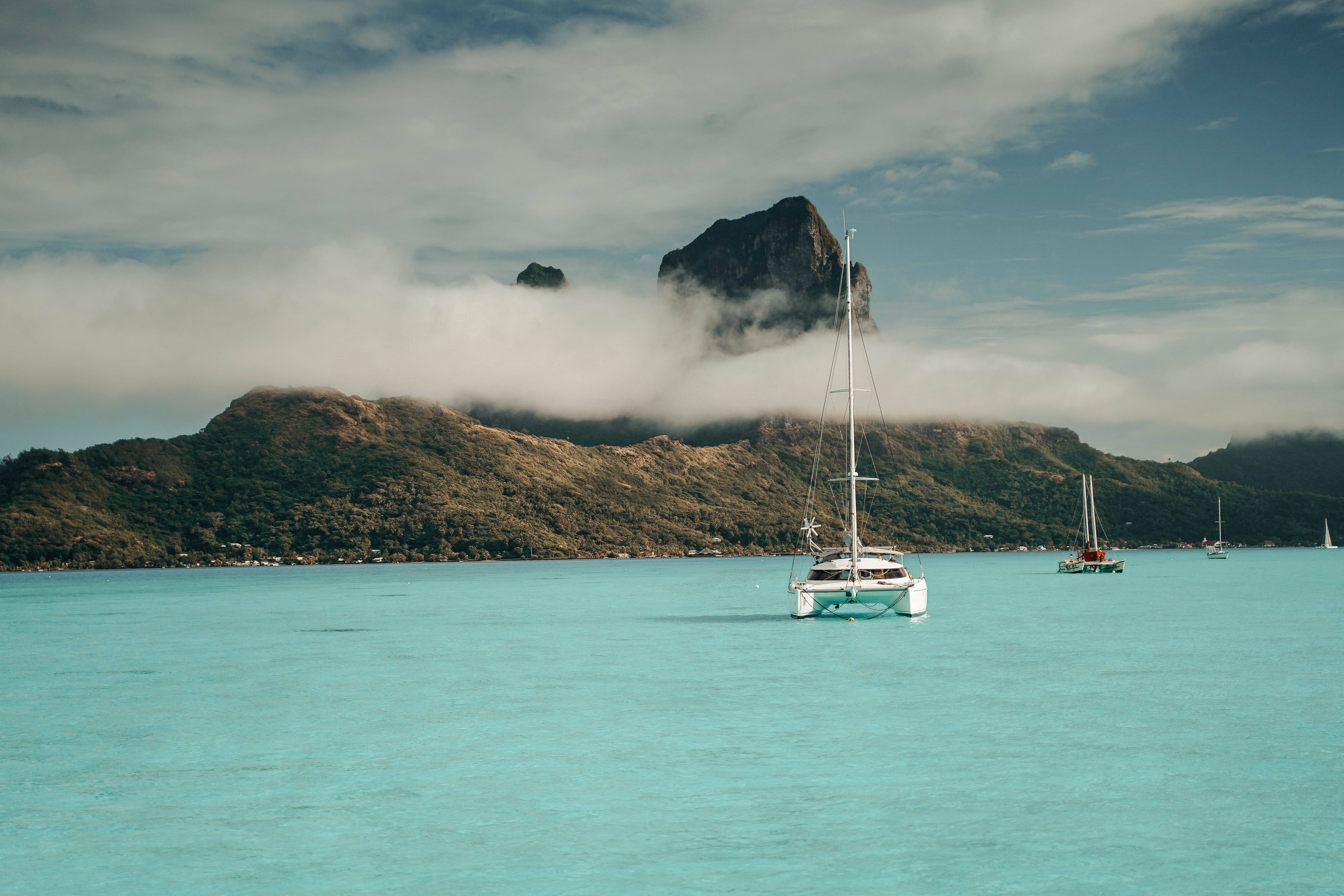catamaran, turquoise waters, misty mountains, 5K Desktop Wallpaper